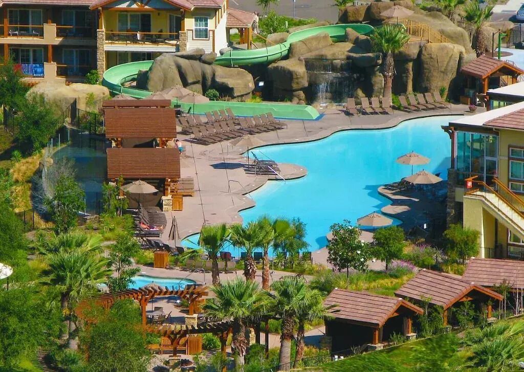 Luxury Resort 1 Bedroom Condo with Golf Course and Water Slides