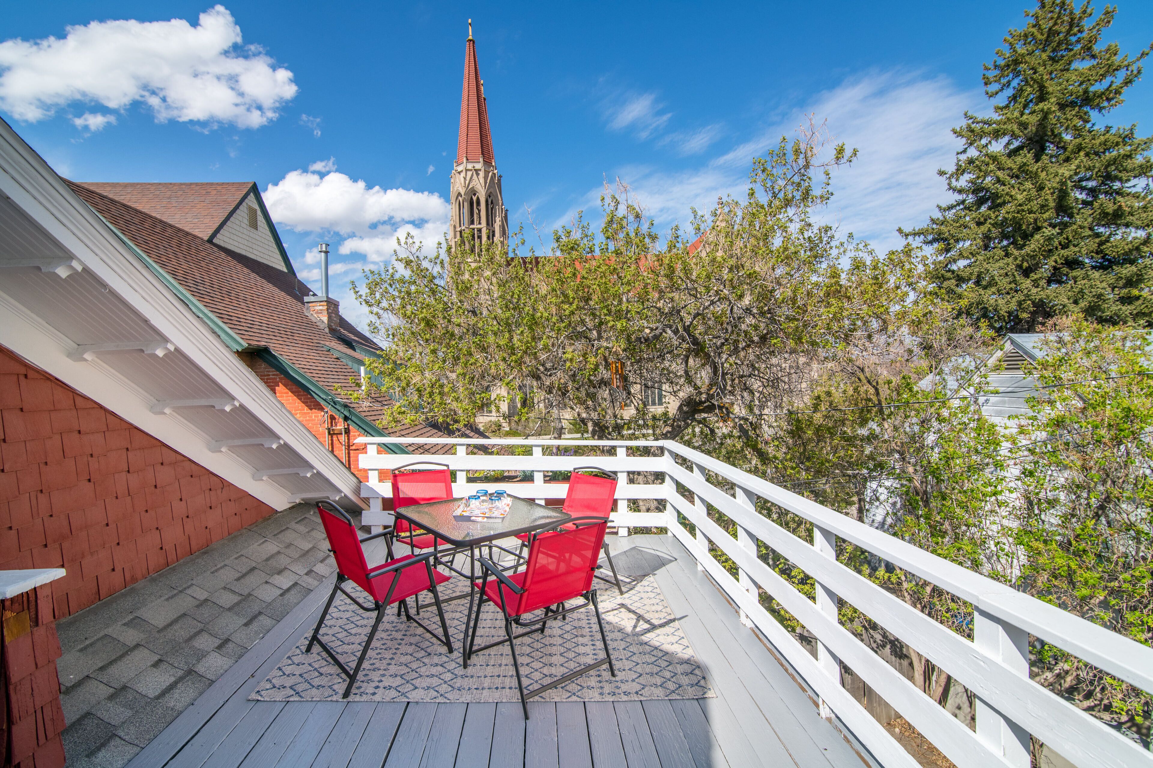 Apartment next to Cathedral in Historic Downtown Helena