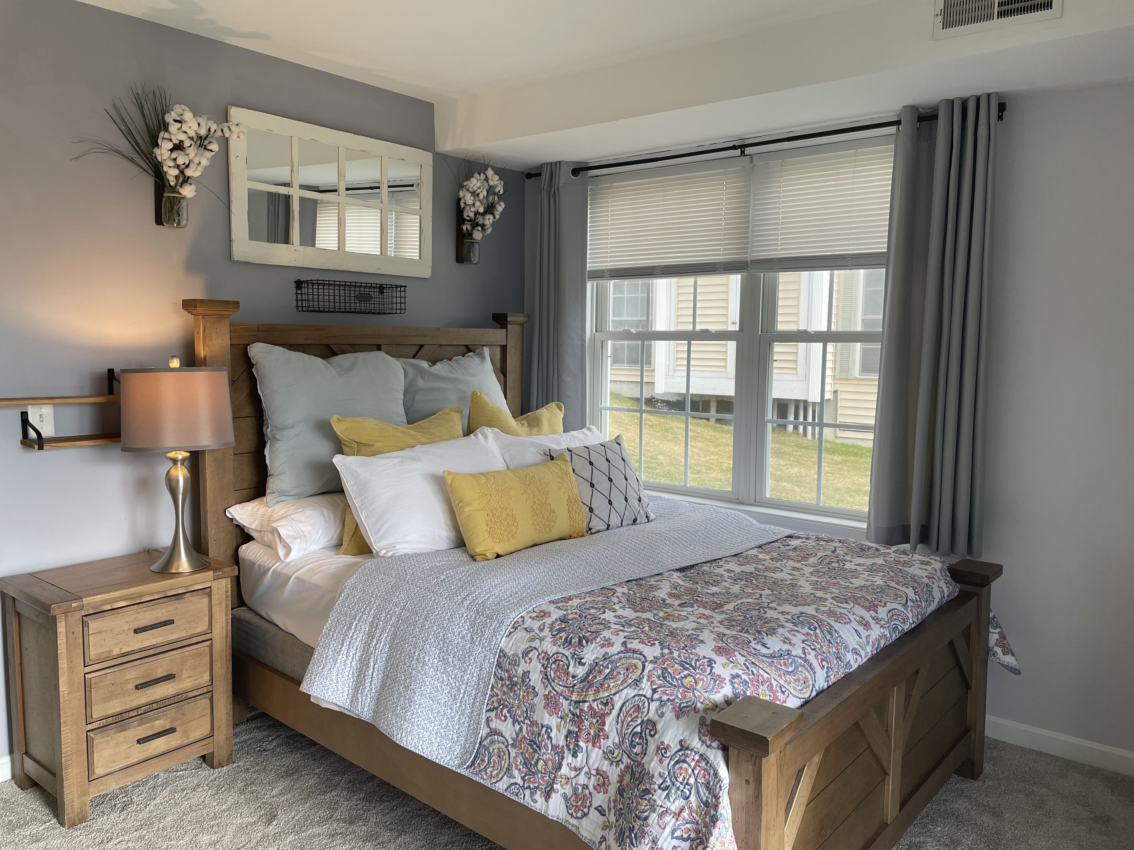 Comfy lake condo, great location to swim, boat, hike, ski & more!