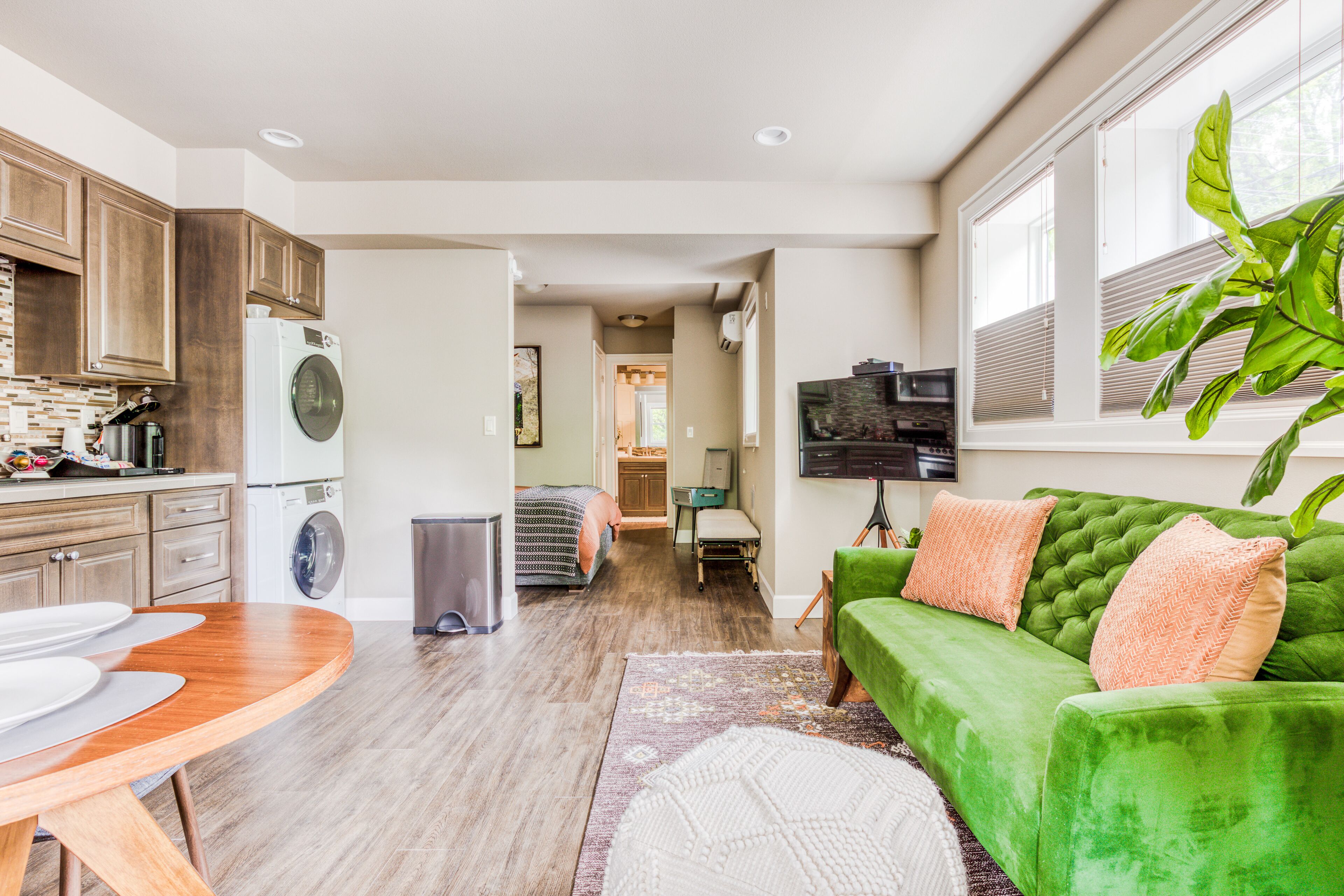 Stylish city gem near stadium with high-speed WiFi, kitchenette and private W/D