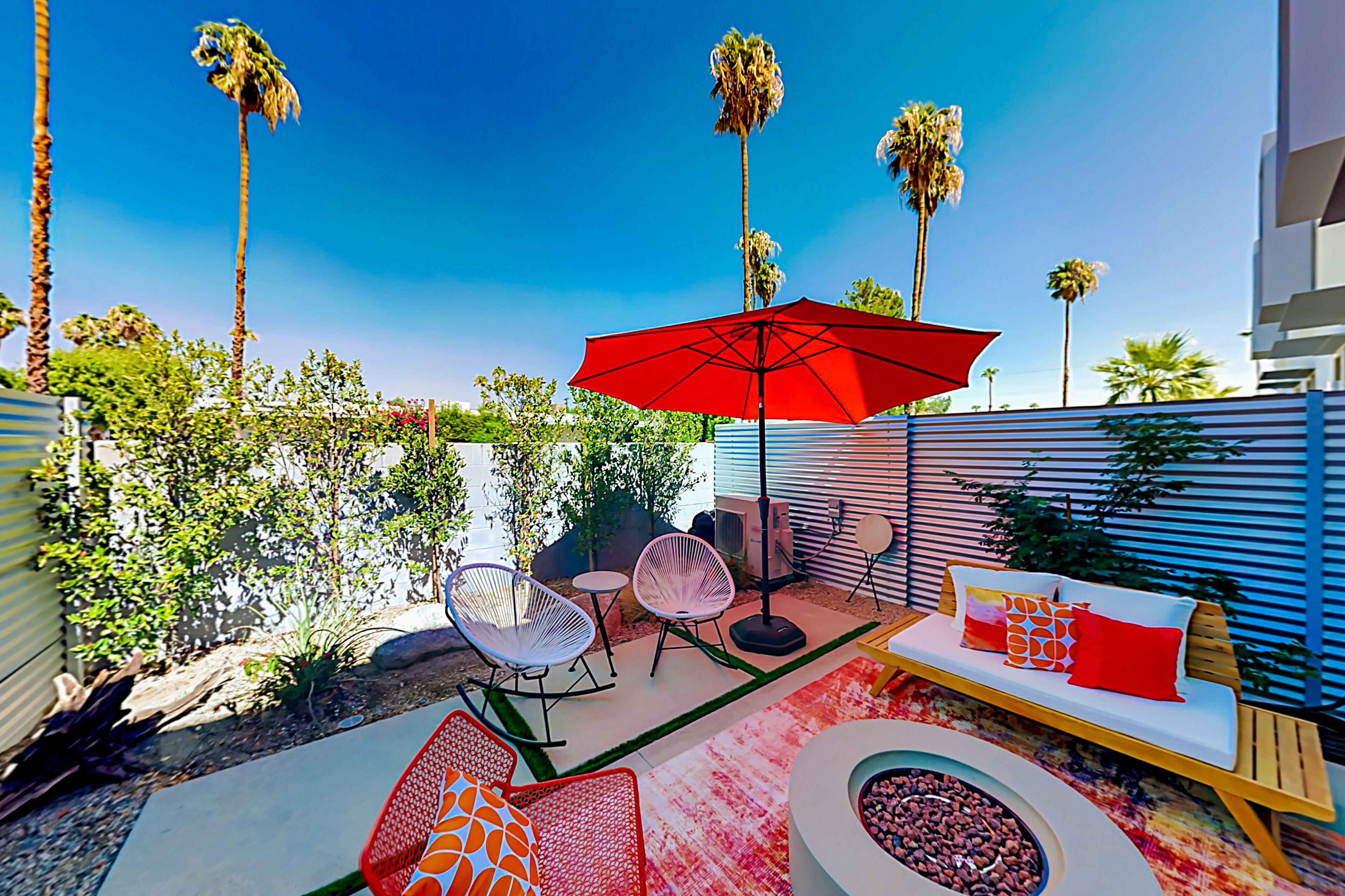 Stylish New-Build | Pool, Hot Tub, Firepit | Walk 10 Minutes to Dining
