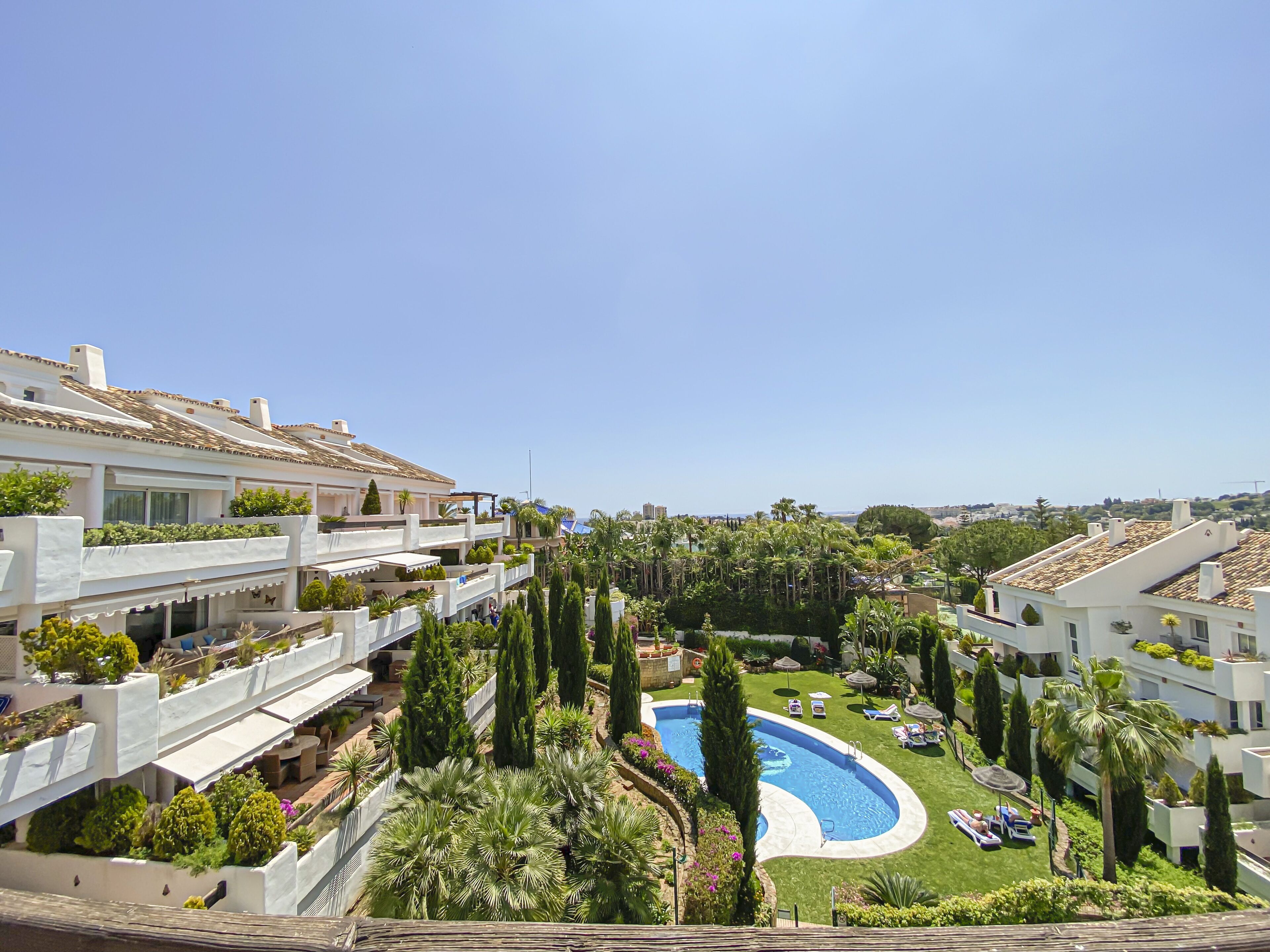 Lovely Sunny Penthouse in the heart of the Golf Valley
