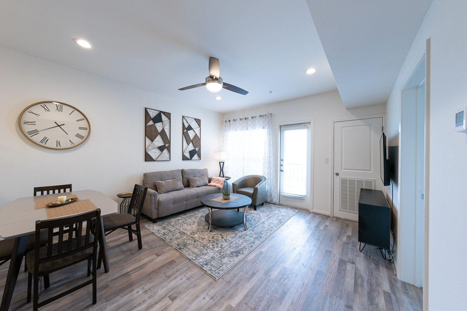 Modern One Bedroom + Study private condo unit|2P