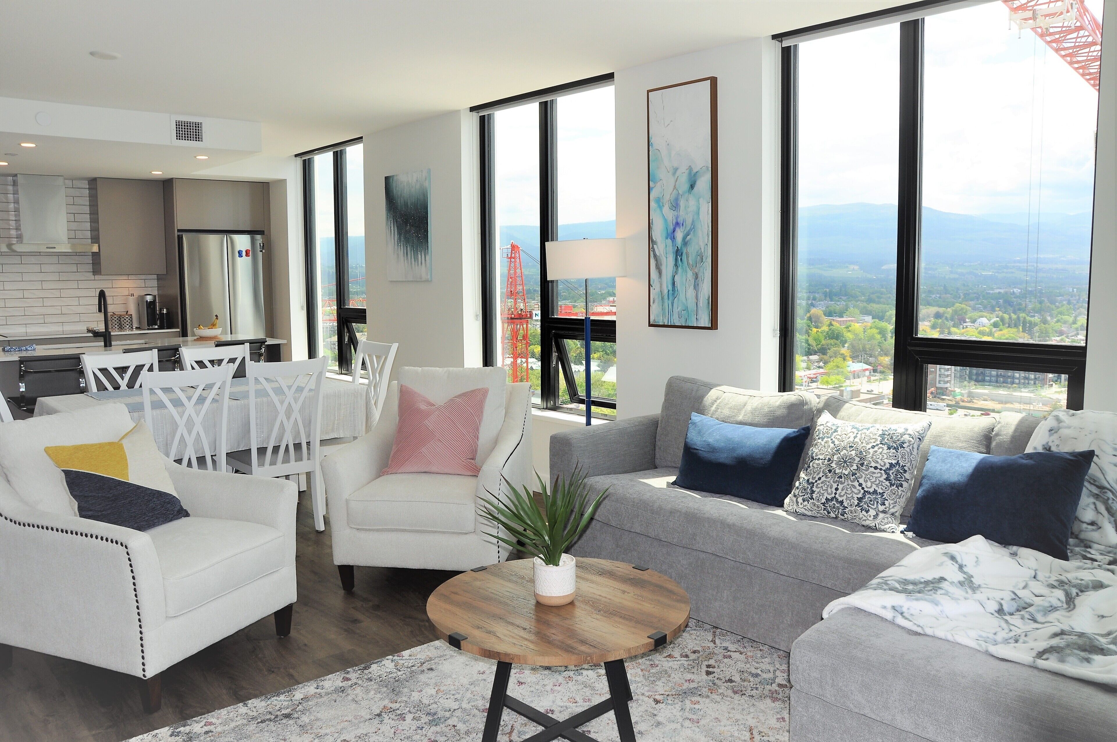 Wow SubPenthouse 22nd Floor / Downtown LakeView / 2BD+Den 1020 sqft Indoor