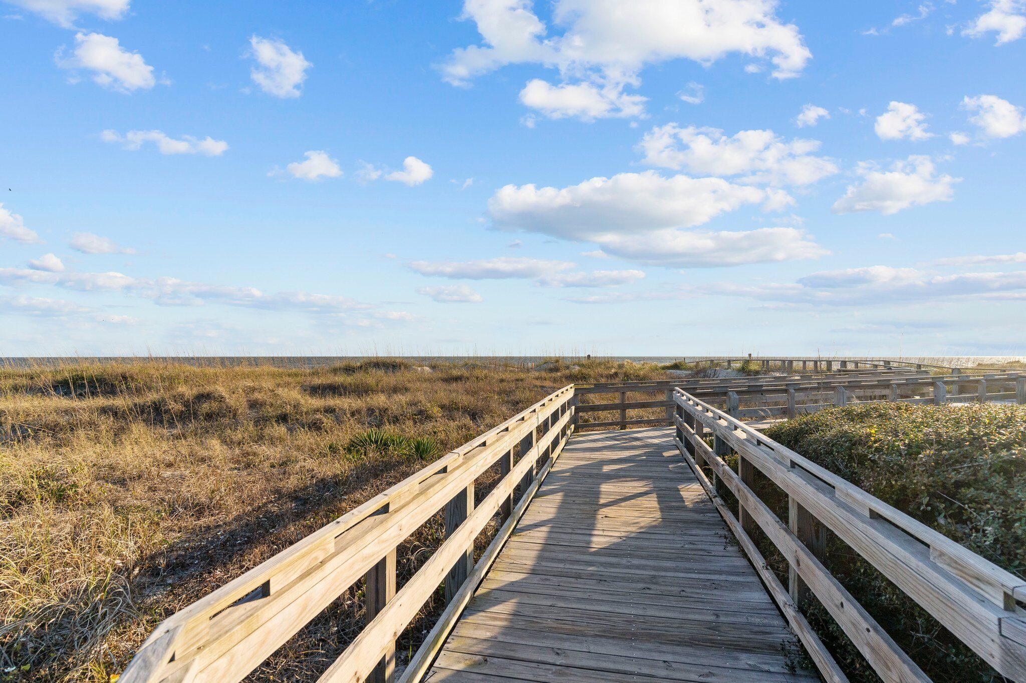 Scenic Caswell Beach! 3 Mins to Beach & Pool. Clean + Conveniently Located