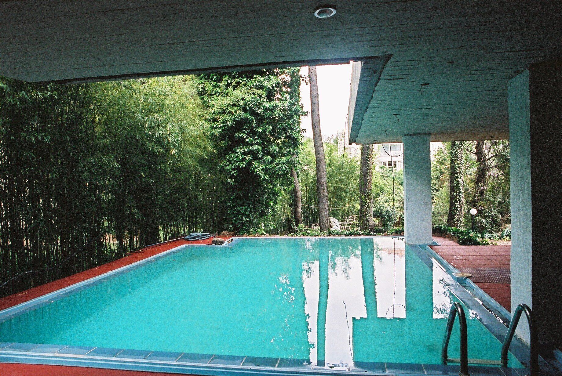 FURNISHED 2 BEDROOM POOL APARTMENT IN UPSCALE RESIDENTIAL AREA