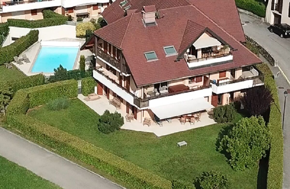 Apartment 10 P, private garden 400 m2, swimming pool, lake view, mountain castle, 