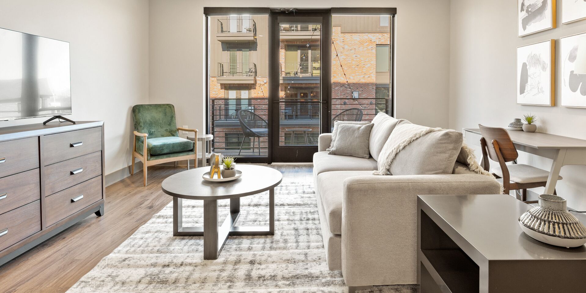 Modern Apartment in Prime Location (ID7314X69)