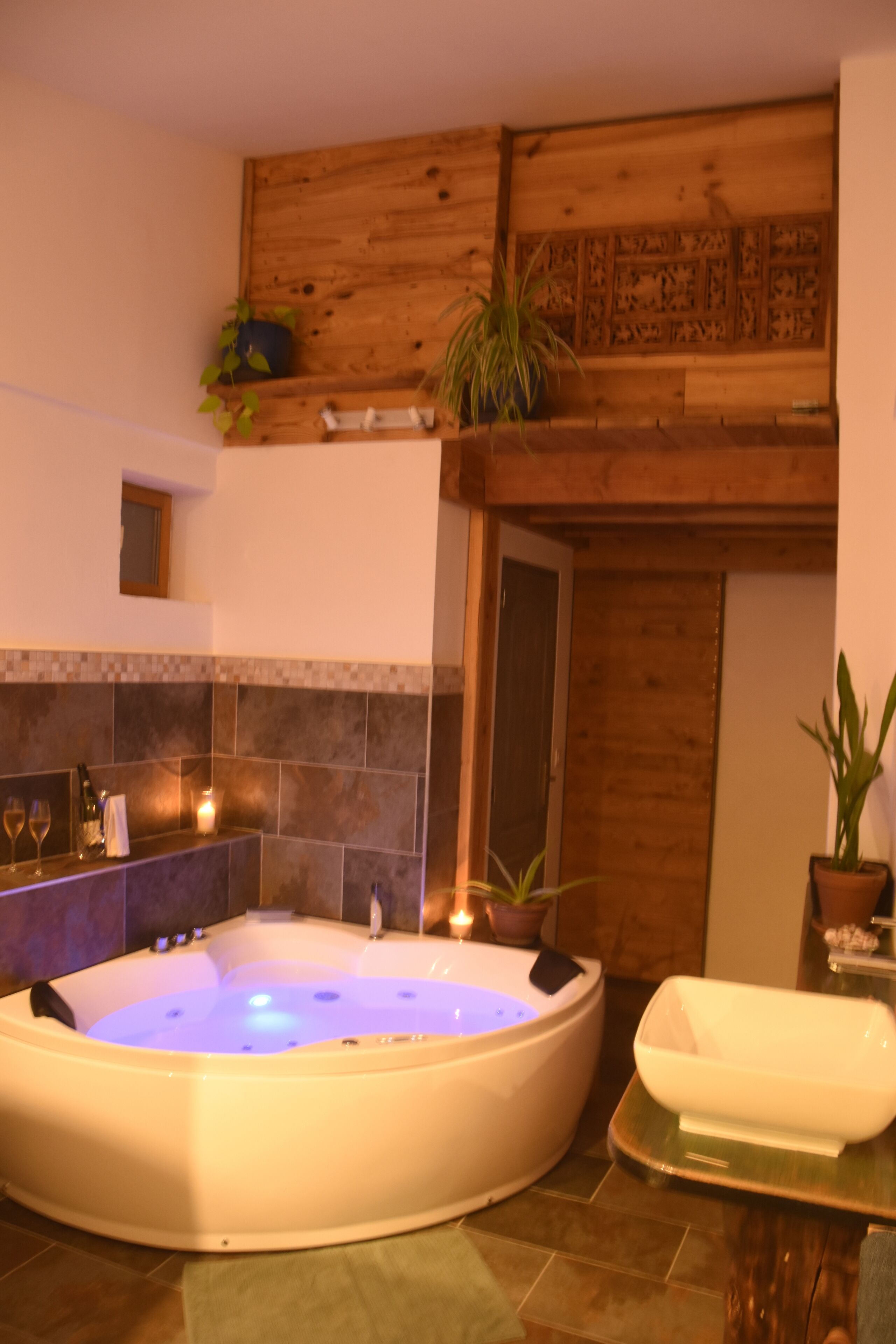 Gîte de Luxe Dans la Vallée de la Buèges, Jacuzzi en Amoureux!