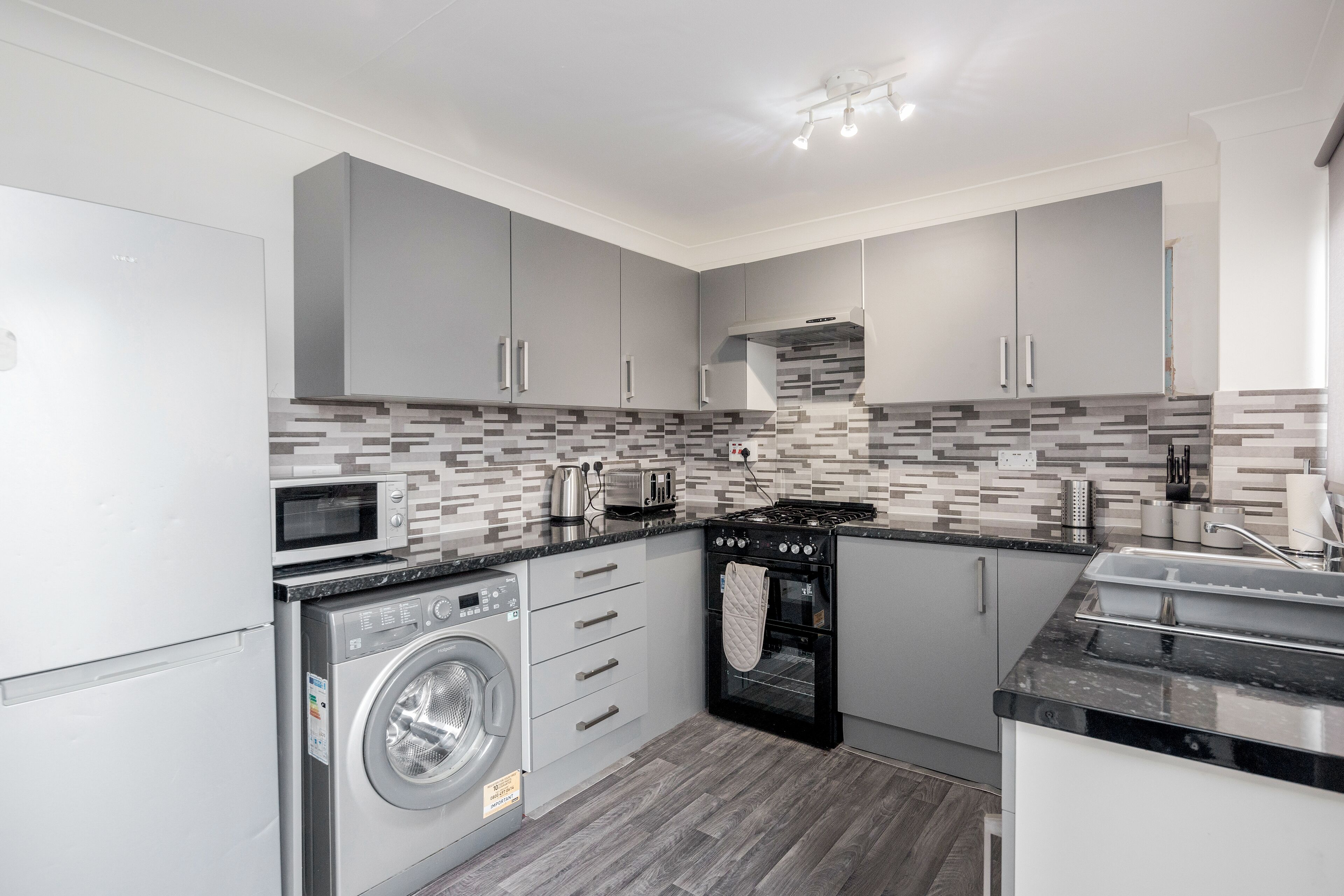 Lovely 3 Bed House-tilbury-free Parking