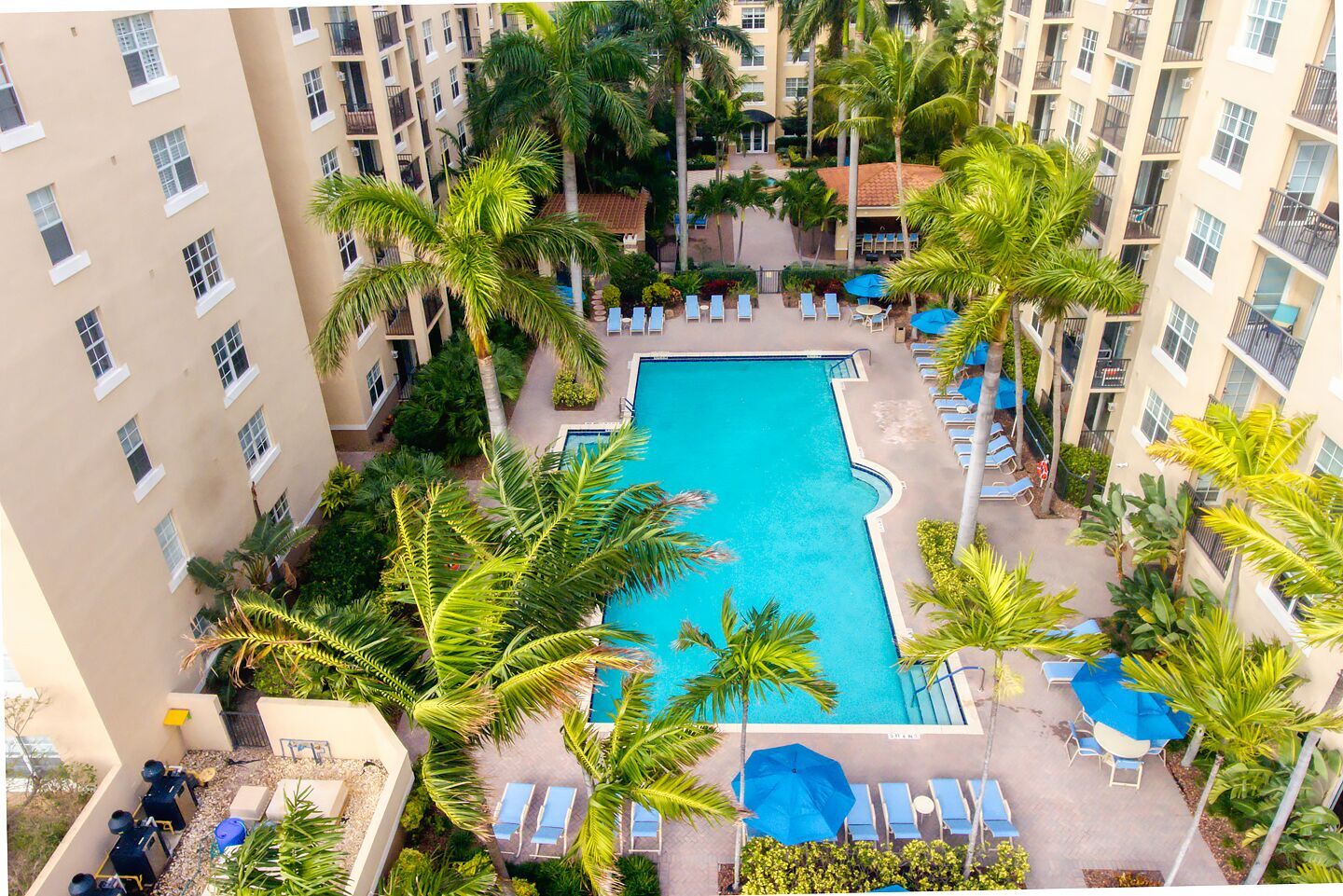 Downtown Coastal Condo w Balcony Water View Close to Shopping & Restaurants