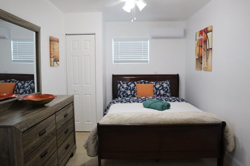 Beautiful 1 BR // Steps from the Beach // Singer Island