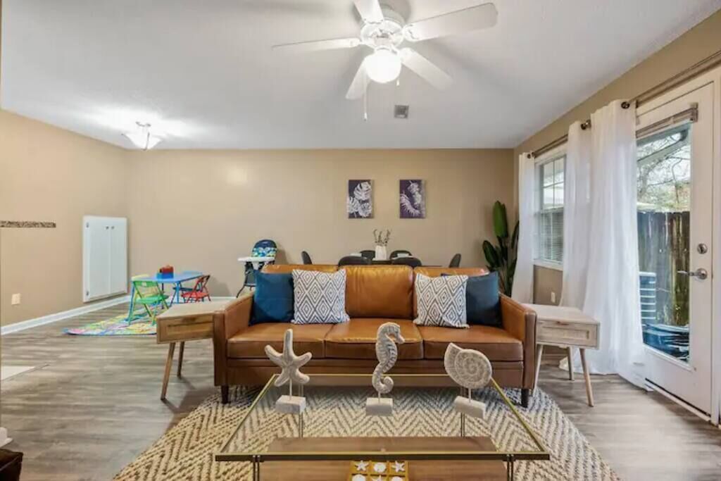This apartment is a 2 bedroom(s), 2.5 bathrooms, located in Enterprise, AL.