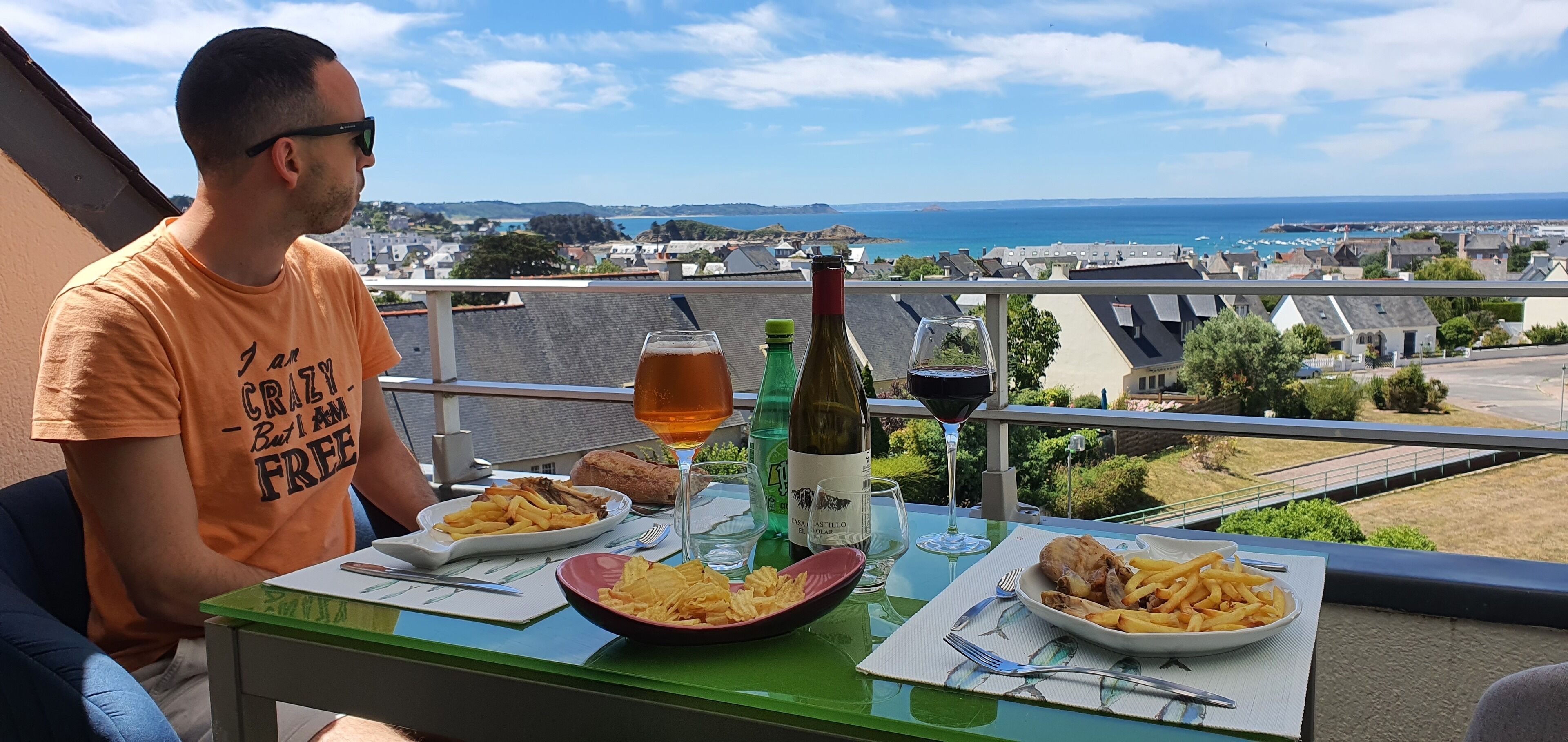 Beautiful apartment with sea view on the heights of Erquy<br>Minimum duration 4 nights