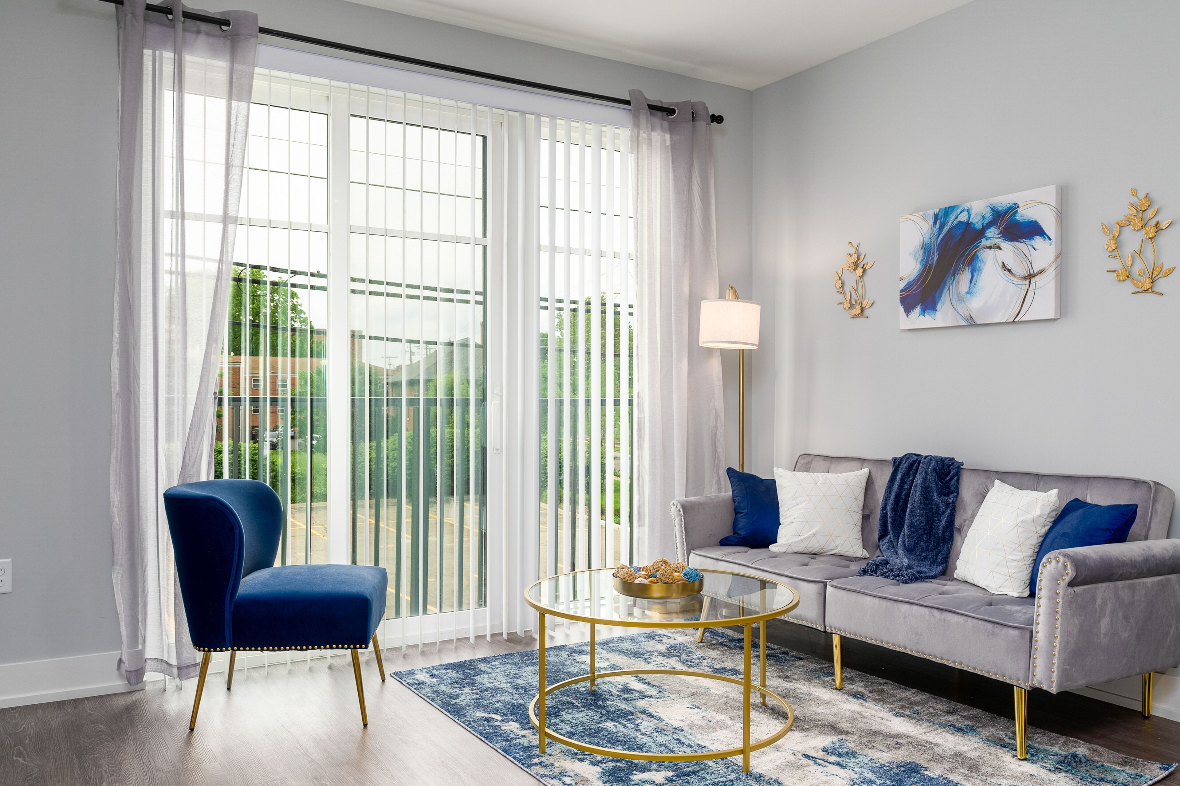 Modern Luxury Condo- Downtown- Long Stays Welcome
