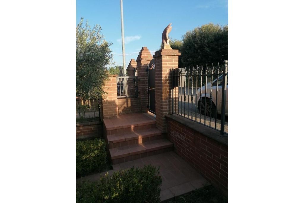 Terraced house 4 km from the S. Francesko airport halfway between Assisi and Perugia