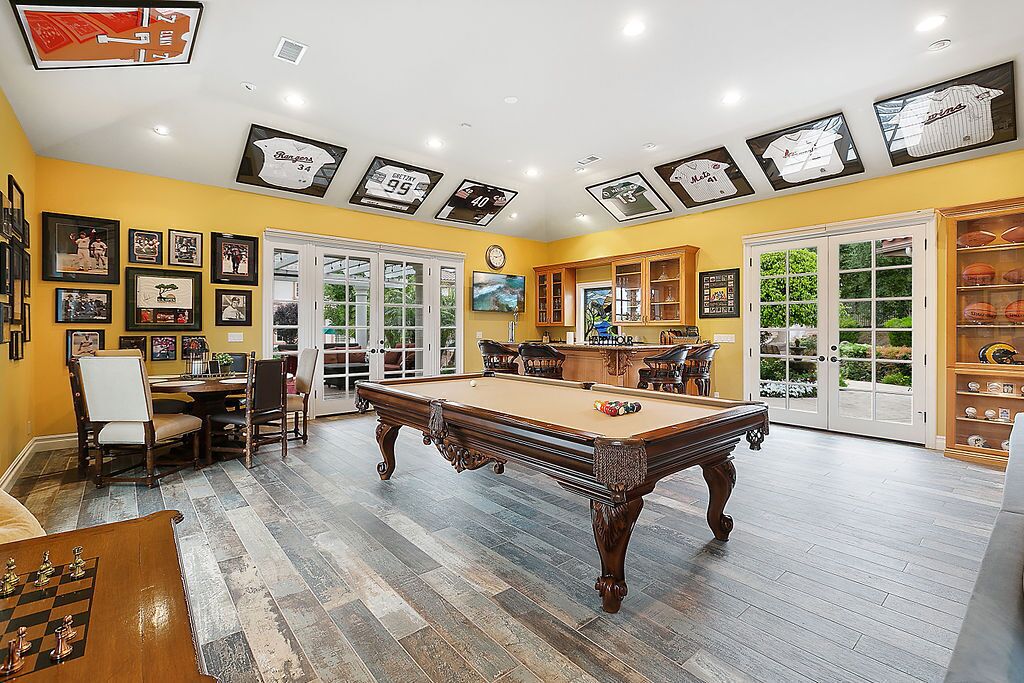 Simi Valley - Memorabilia Guest Retreat