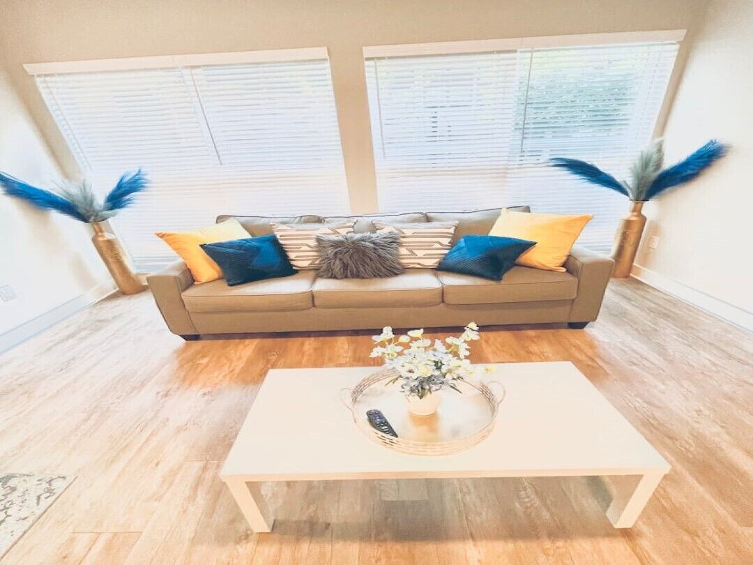 Uptown Traveling Dreams Studio w/Gym & Rooftop Pool!