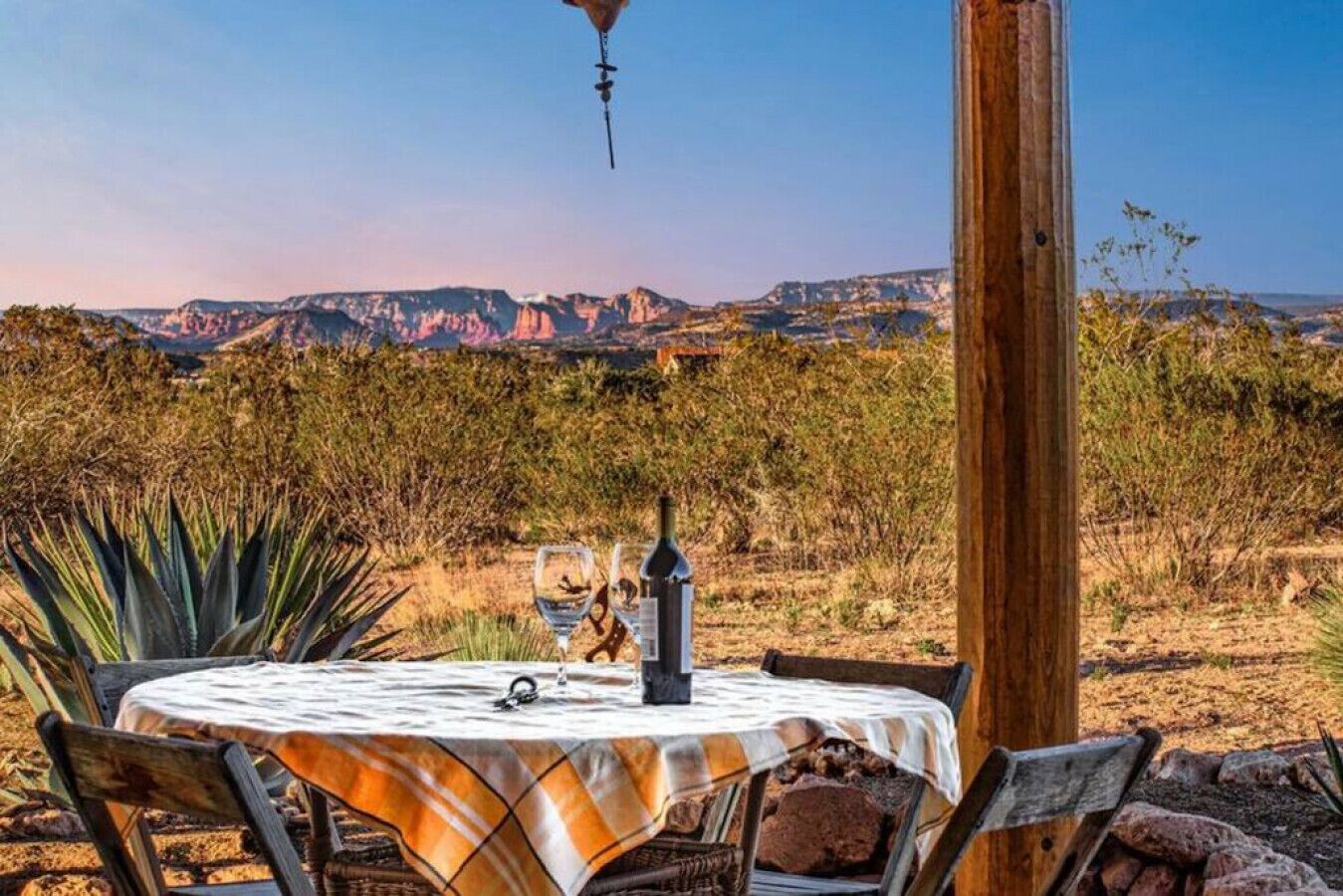 Cozy Coach House near Sedona with mountain views!