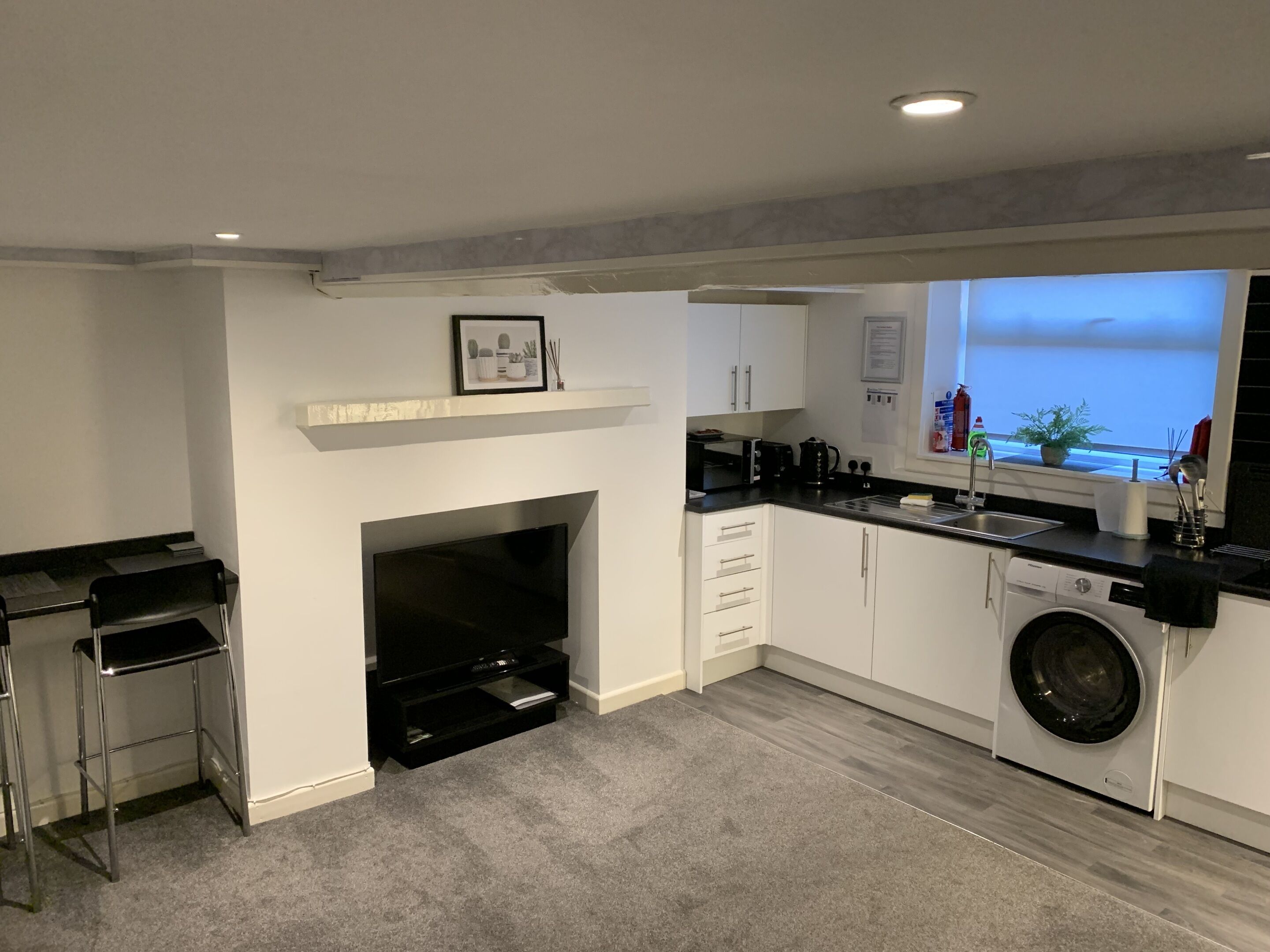Lovely 2-bedroom basement apartment