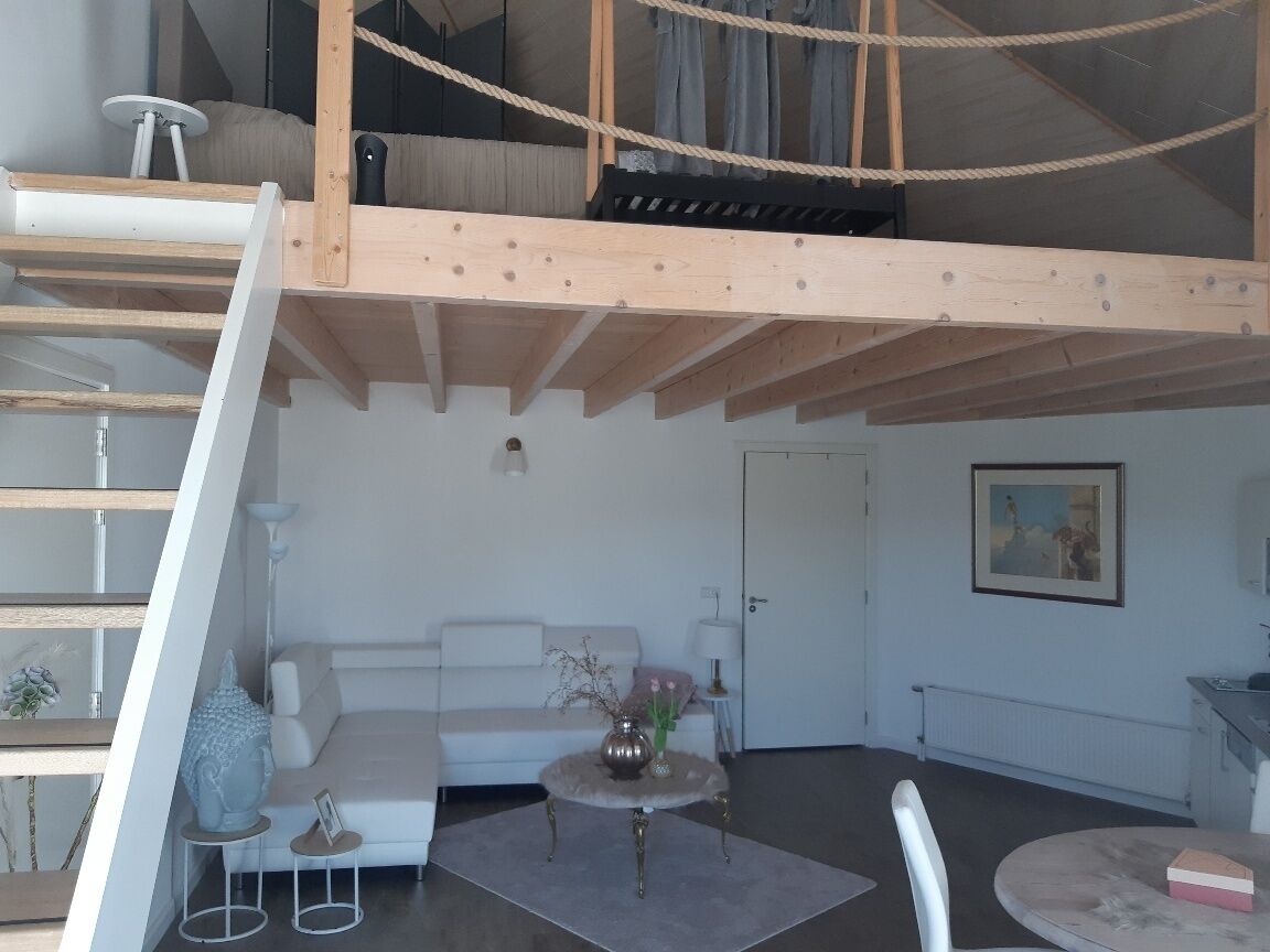 BedStay41 for small groups and companies(40% discount for long stays)