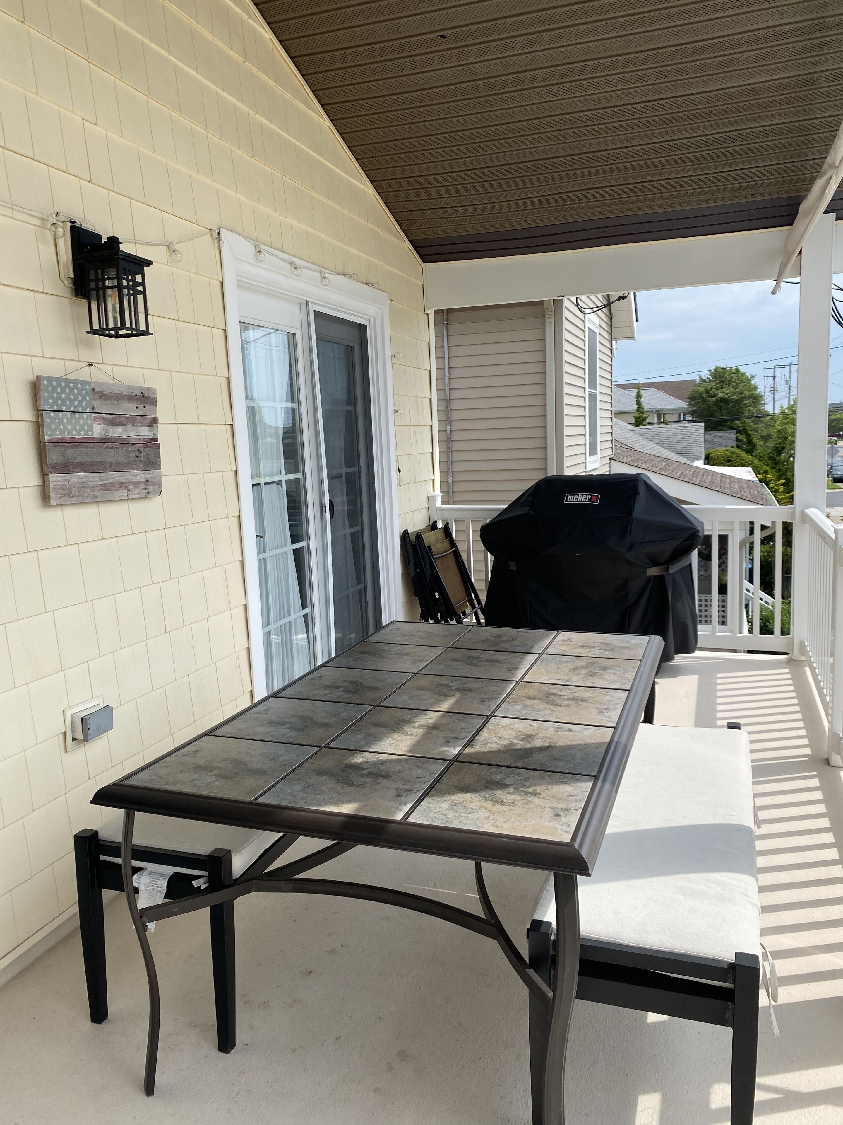 Bright,Beautiful condo with Short walk to the beach and bay