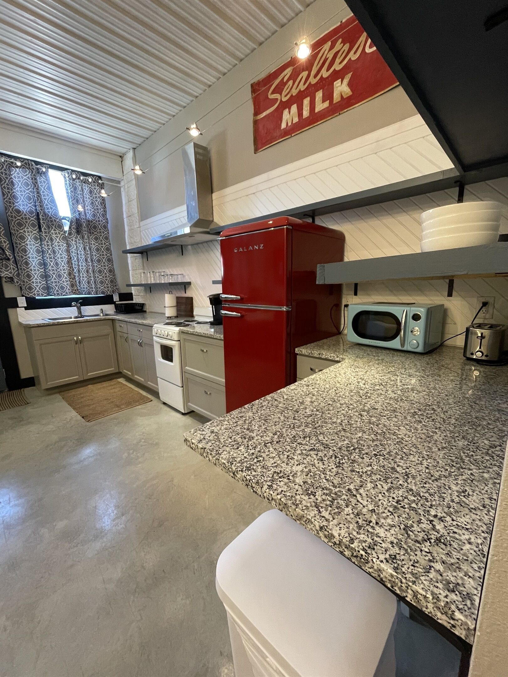 Unique 1 bed 1 bath apartment across from Hickory Park.