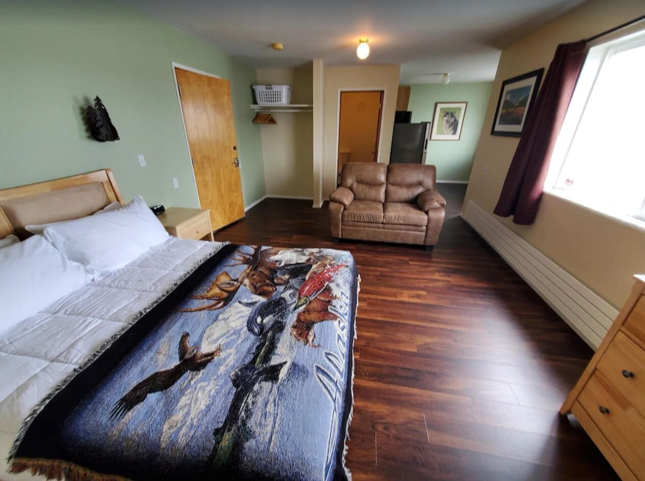 {Forget-Me-Not Inn} Alaskan Waterfront Vacation Rental (Deer Suite)