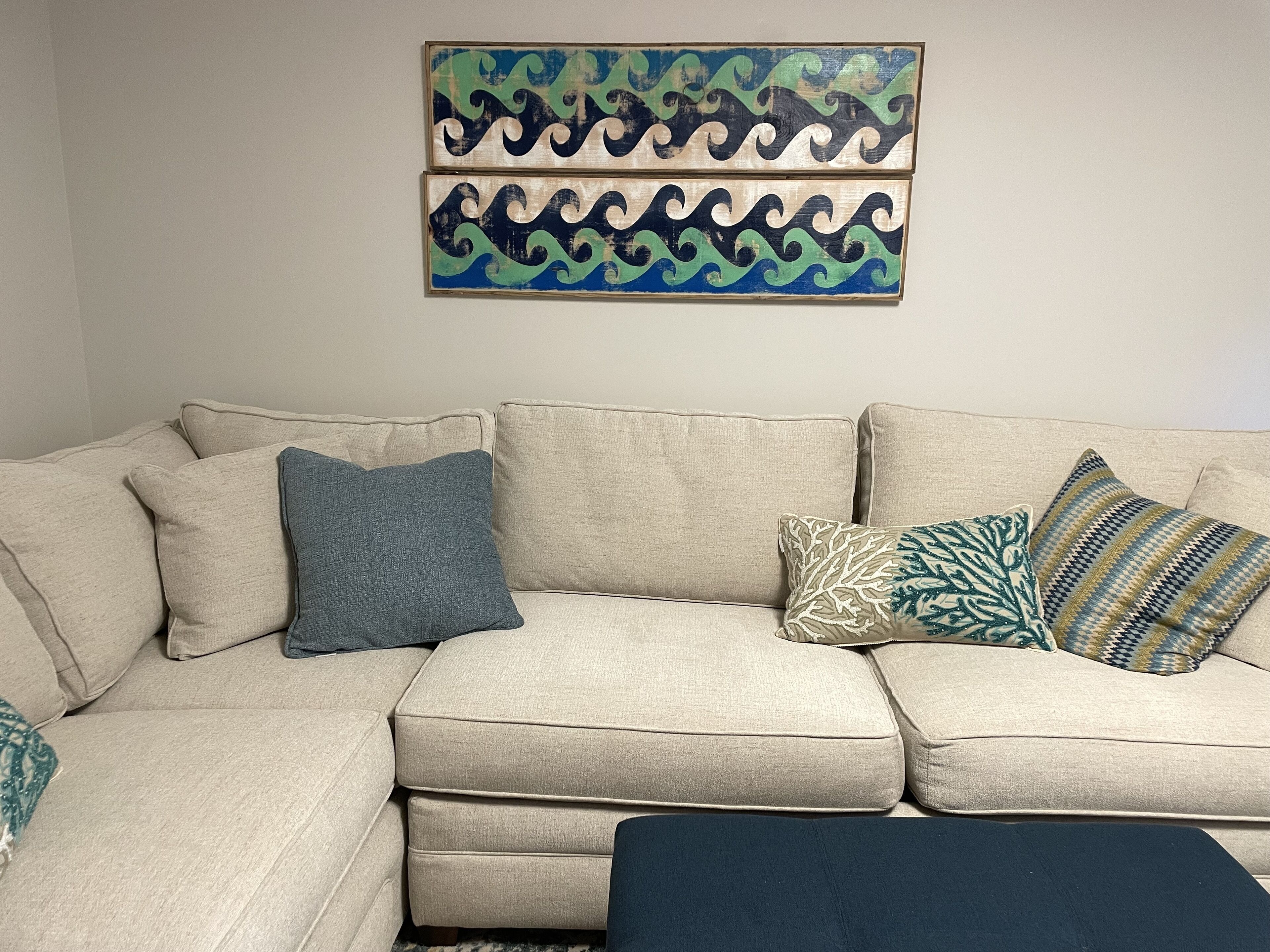 Brand New Condo! Sleeps 6, Full kitchen, Walk to Beach/Town, Pools, Grill, Yard