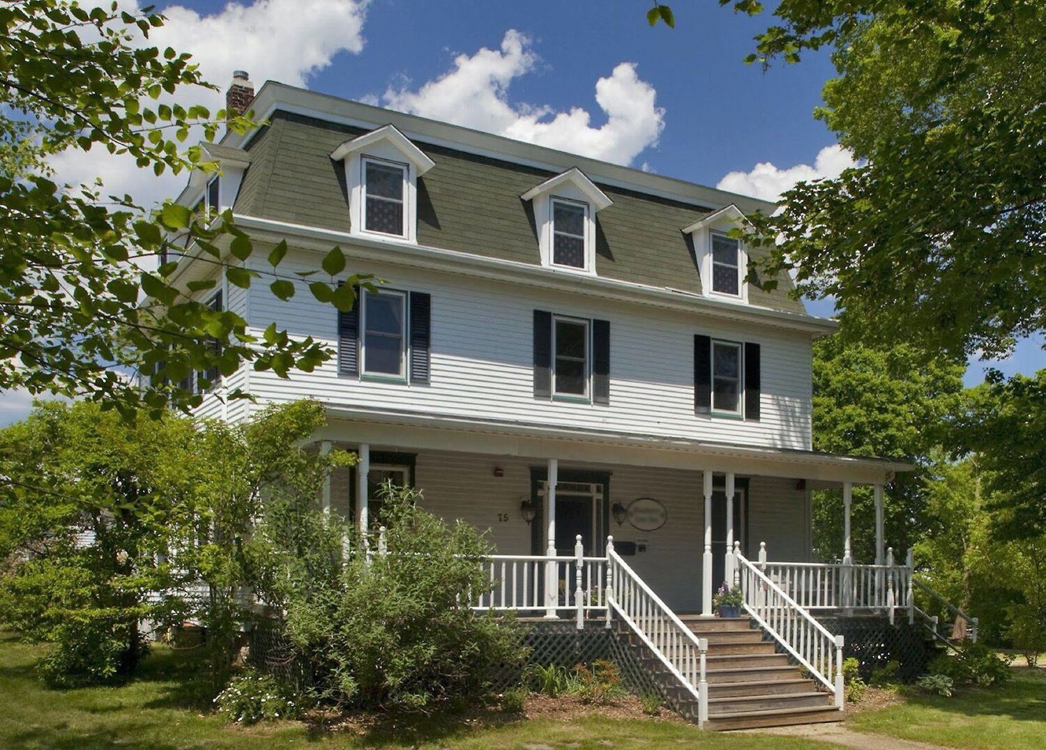 Charming 2-bedroom apartment, 2 minutes from the beach!