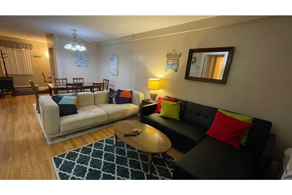 Lovely 2 bedroom condo w/ pool and walkable beach