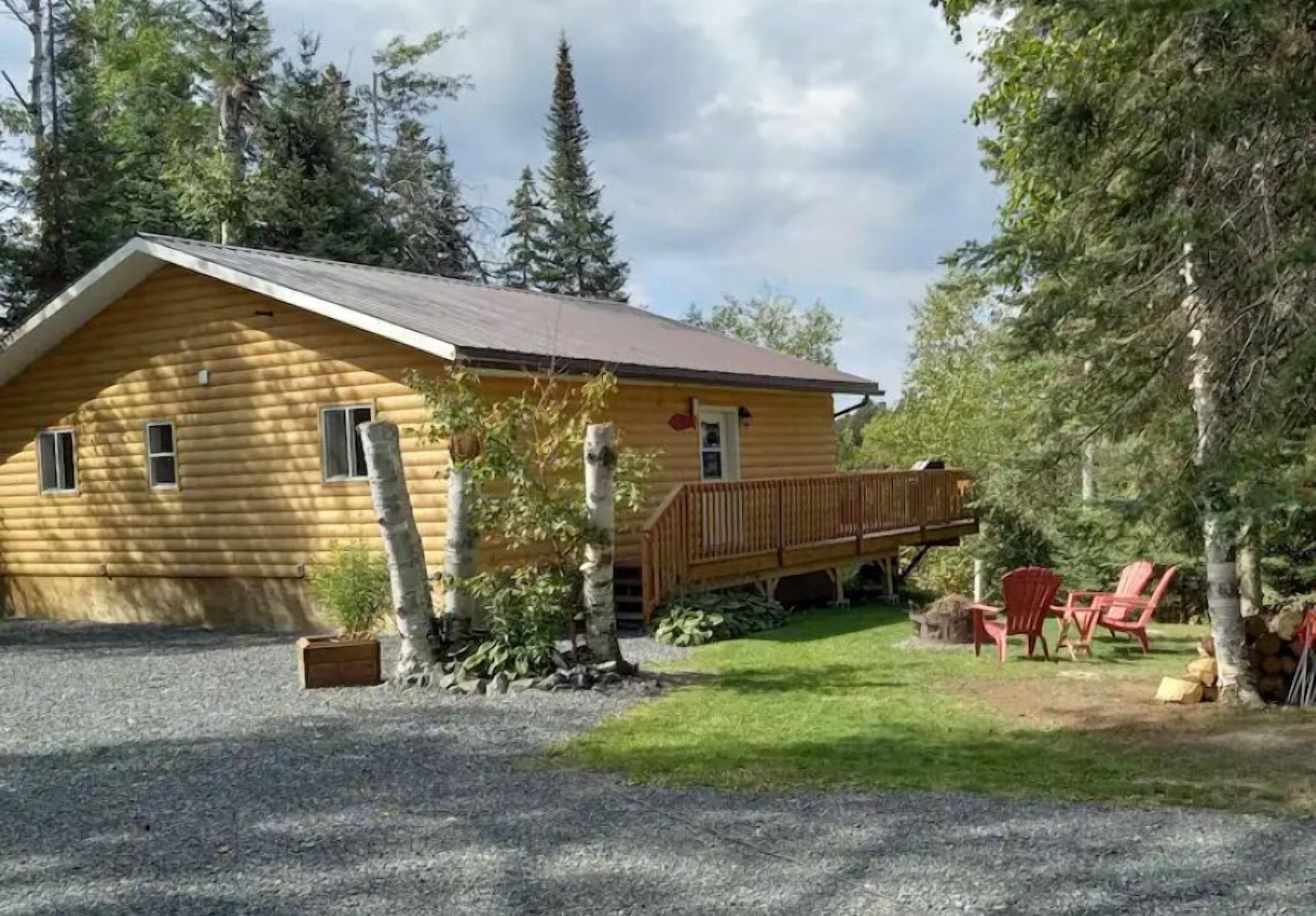 Beautiful All Equiped Eagle Lake View Cottage