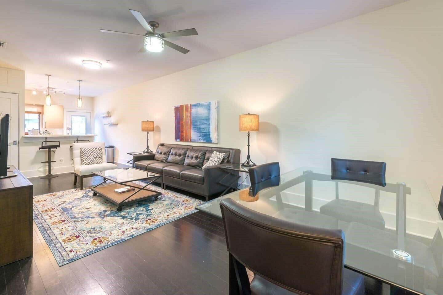 Walk To Park Ave, Heated Pool, Hot Tub, Grill Station, Modern and Comfortable!!!