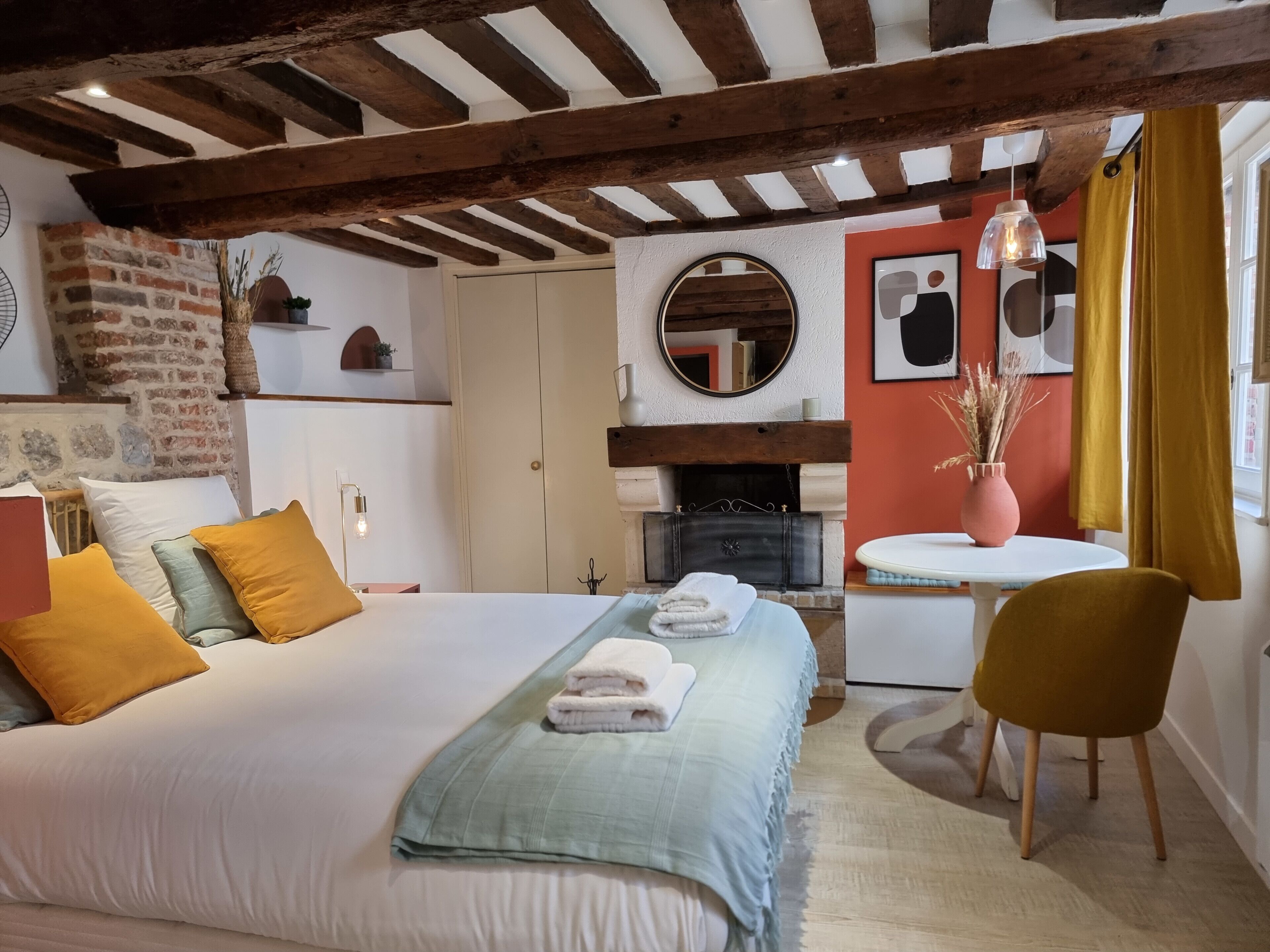 Le Temps d'une Pause -quiet and cosy - Center Honfleur with fireplace