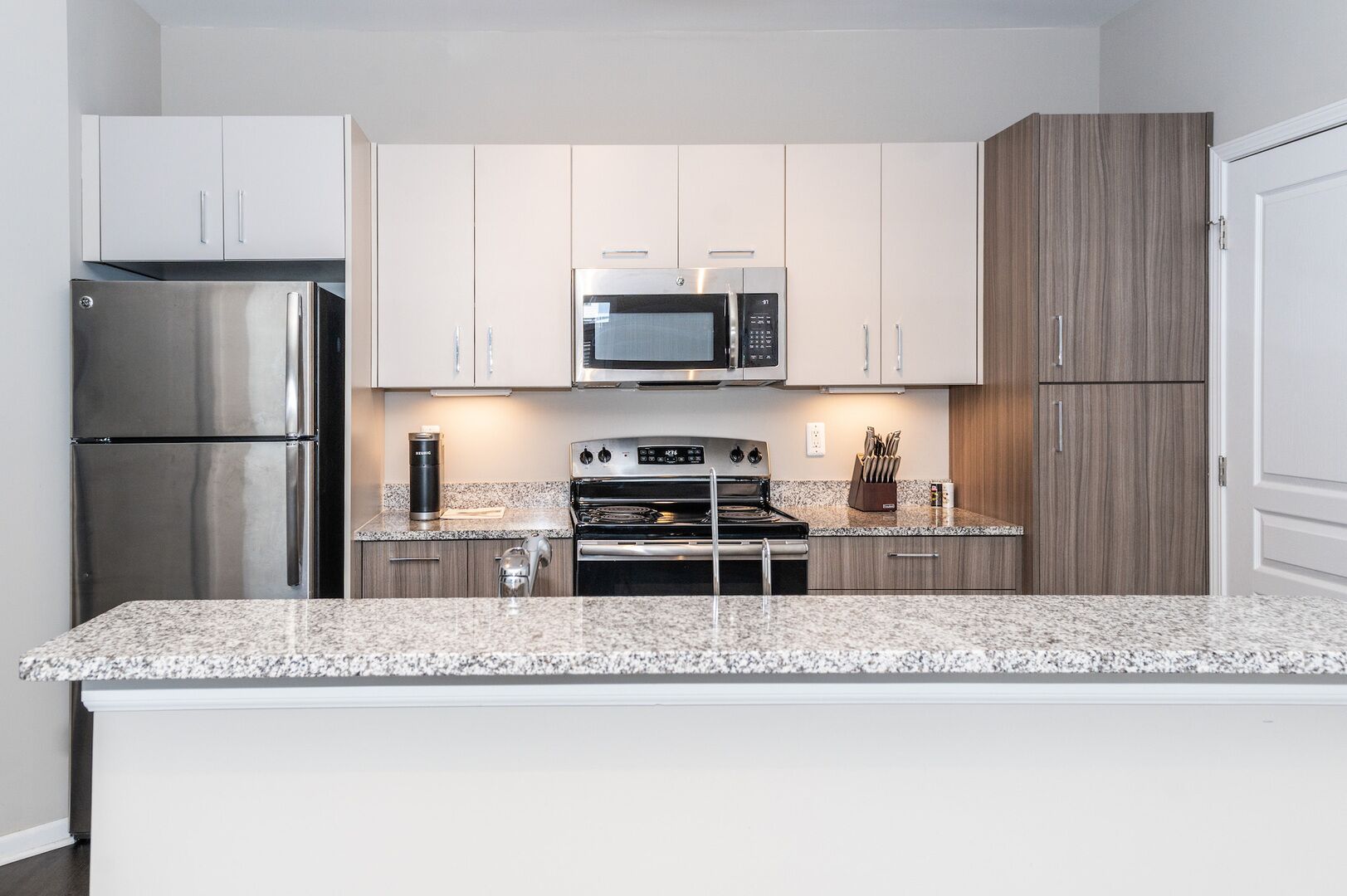 Modern Apartment in Prime Location (ID4378)