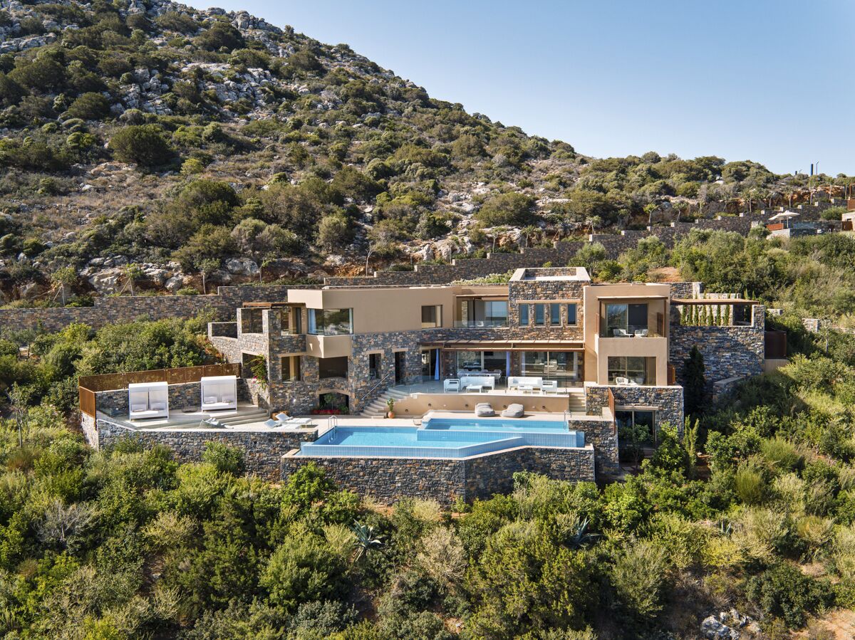 Daios Mansion - Three Bedroom Resort, Sleeps 6