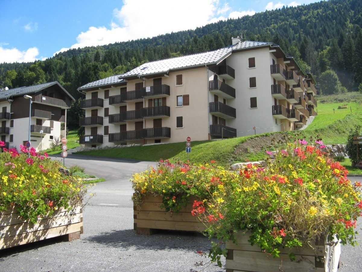 warm apartment at the foot of the slopes and in the heart of the village