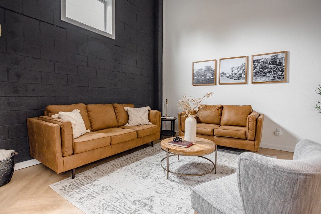 High-end luxurious loft within walking distance to downtown!