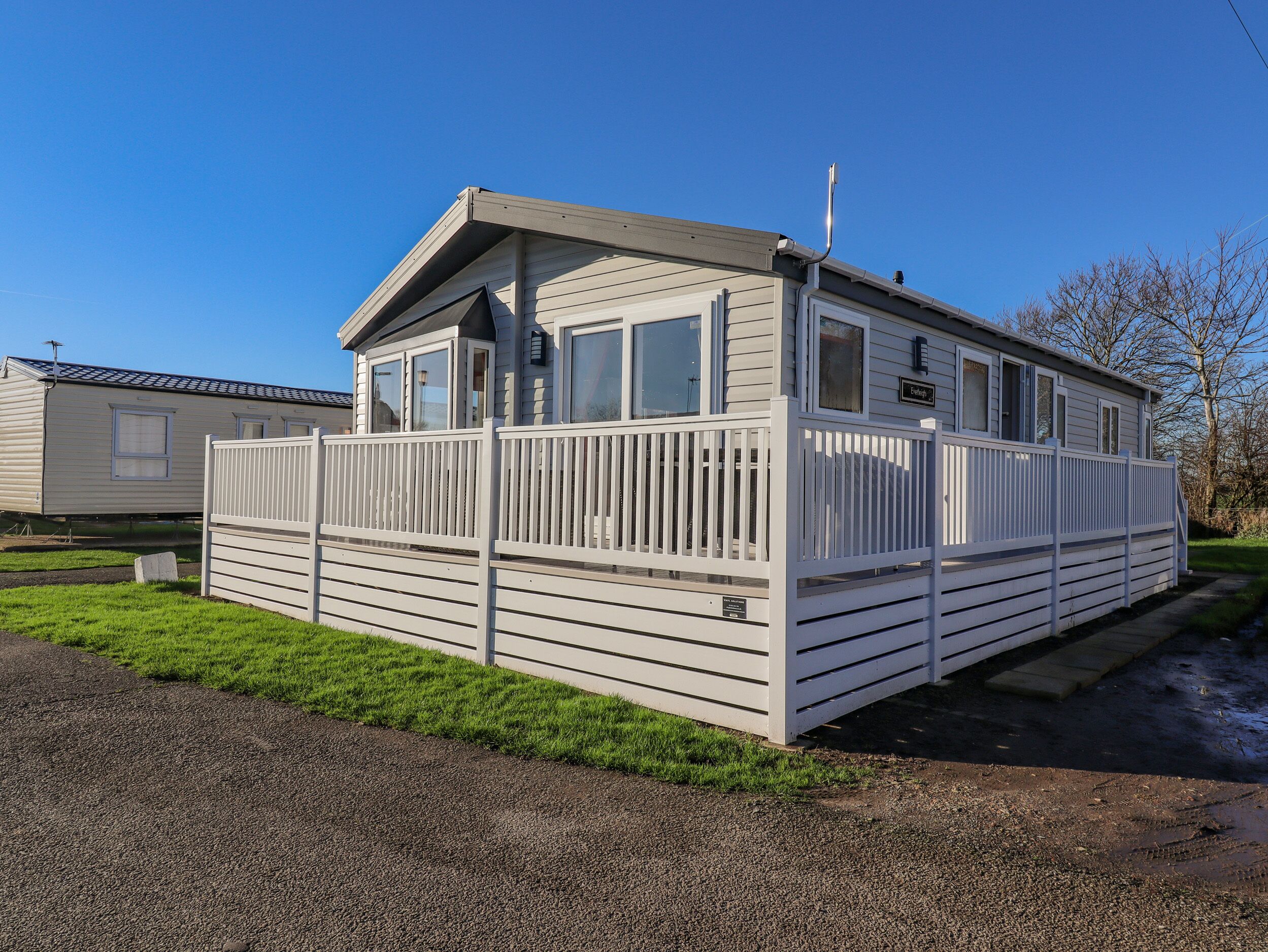 MARLIE LODGE, family friendly, with pool in New Romney