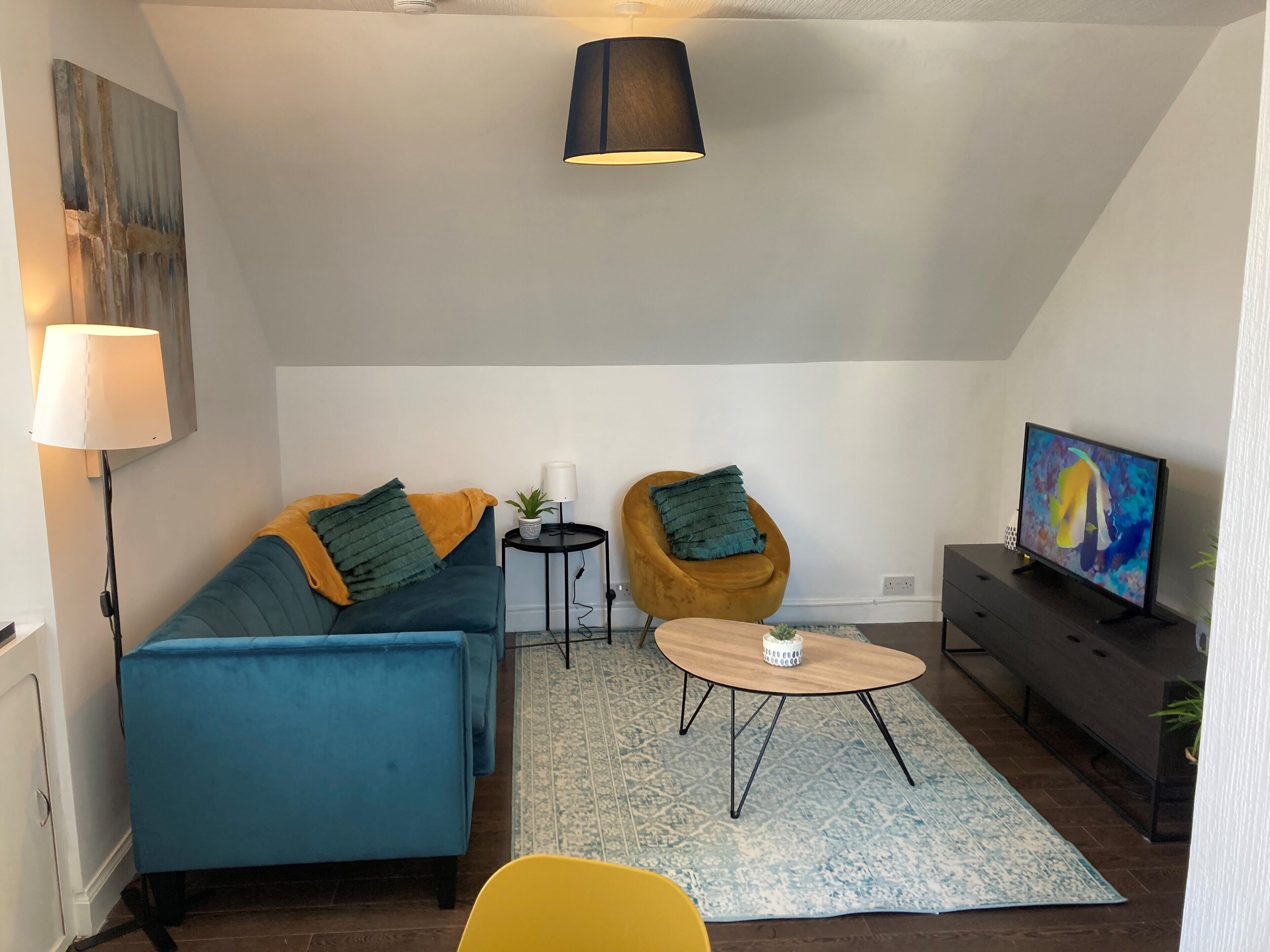 2 Bed apartment, great location, free parking