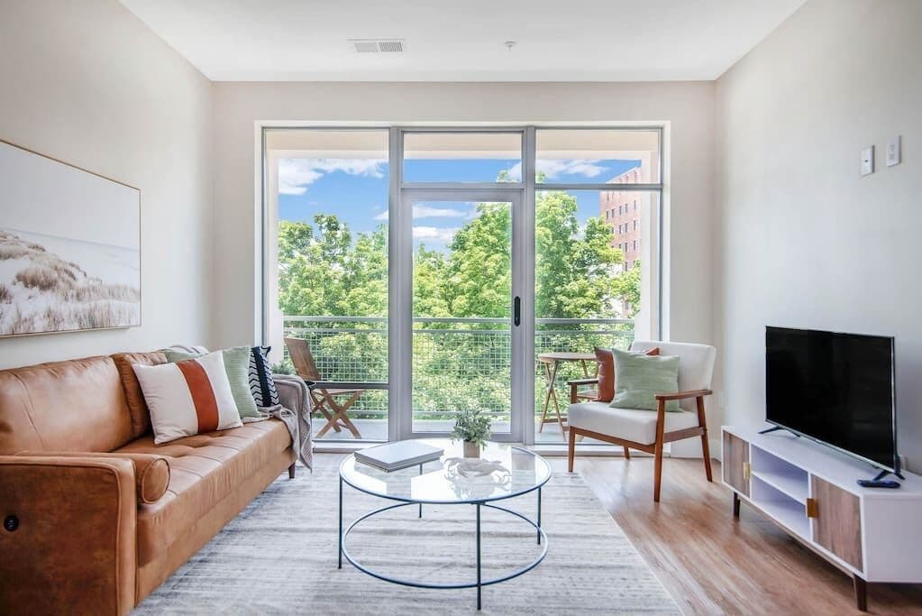Chic 1bd Apt + Rooftop & Gym - Downtown Stamford