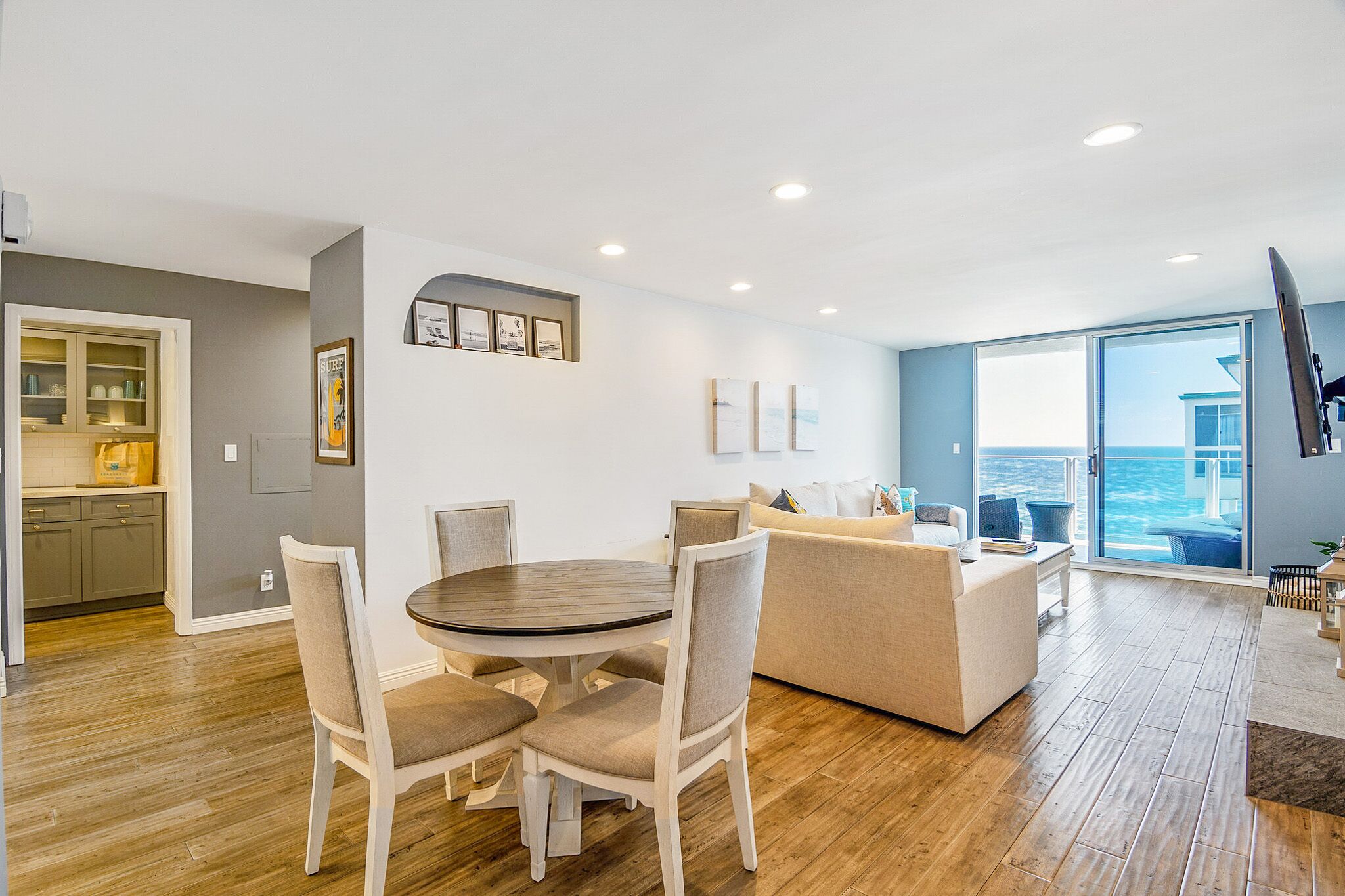 Beautiful, luxurious hideaway right on Carbon Beach in Malibu!