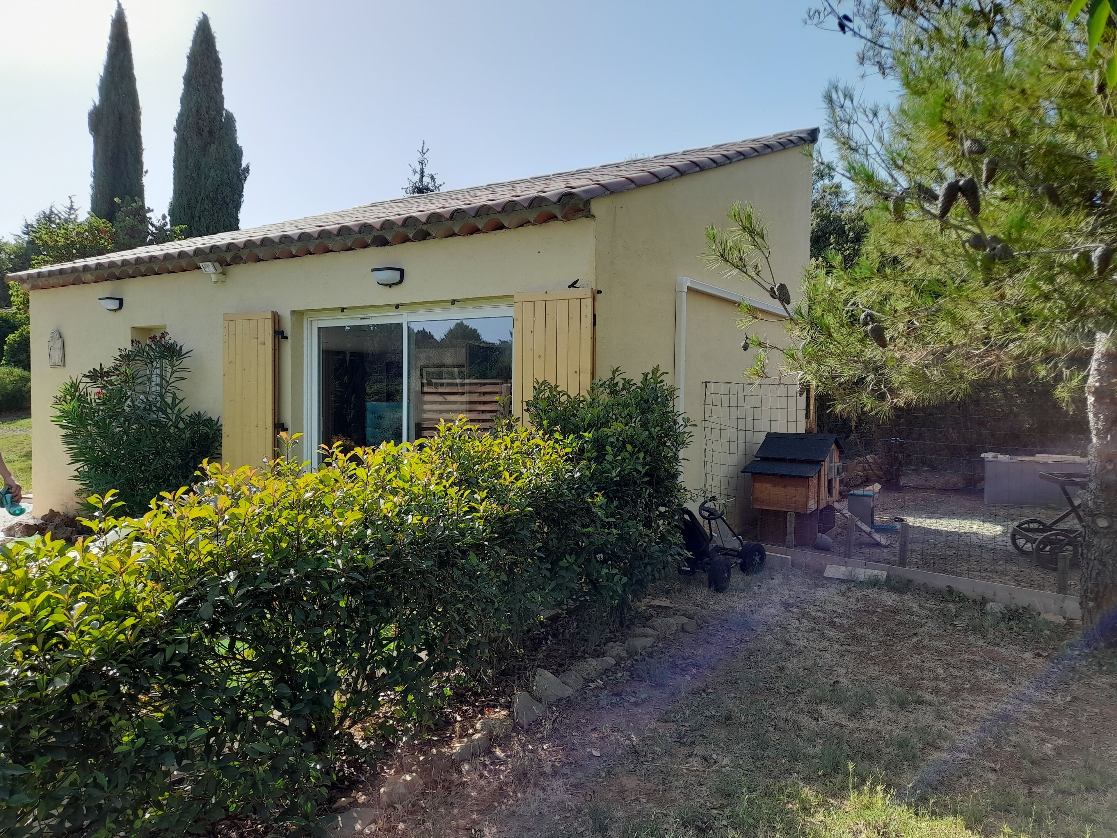 Quiet air-conditioned cottage in green provence with air conditioning