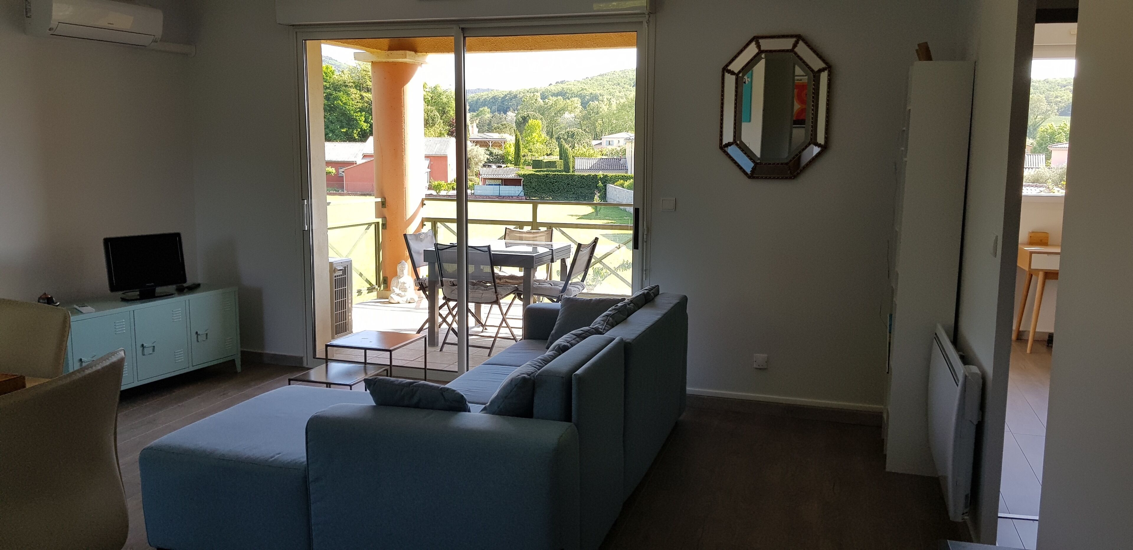 Appt Terrace Drôme Provençale, bright, view of the hills, in the heart of an 18 T golf course.