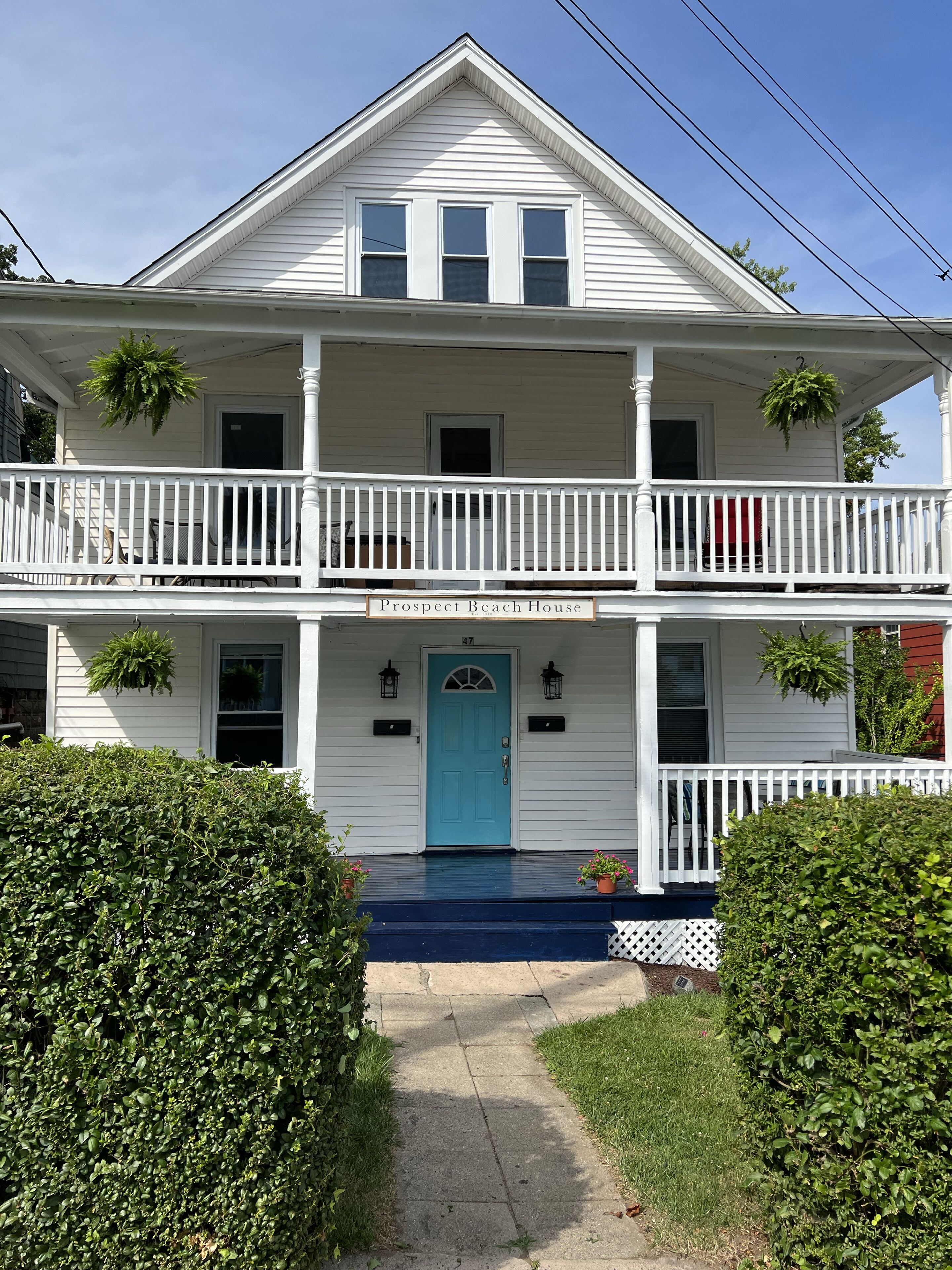 Historic Prospect Beach House - 1 minute walk to Beach