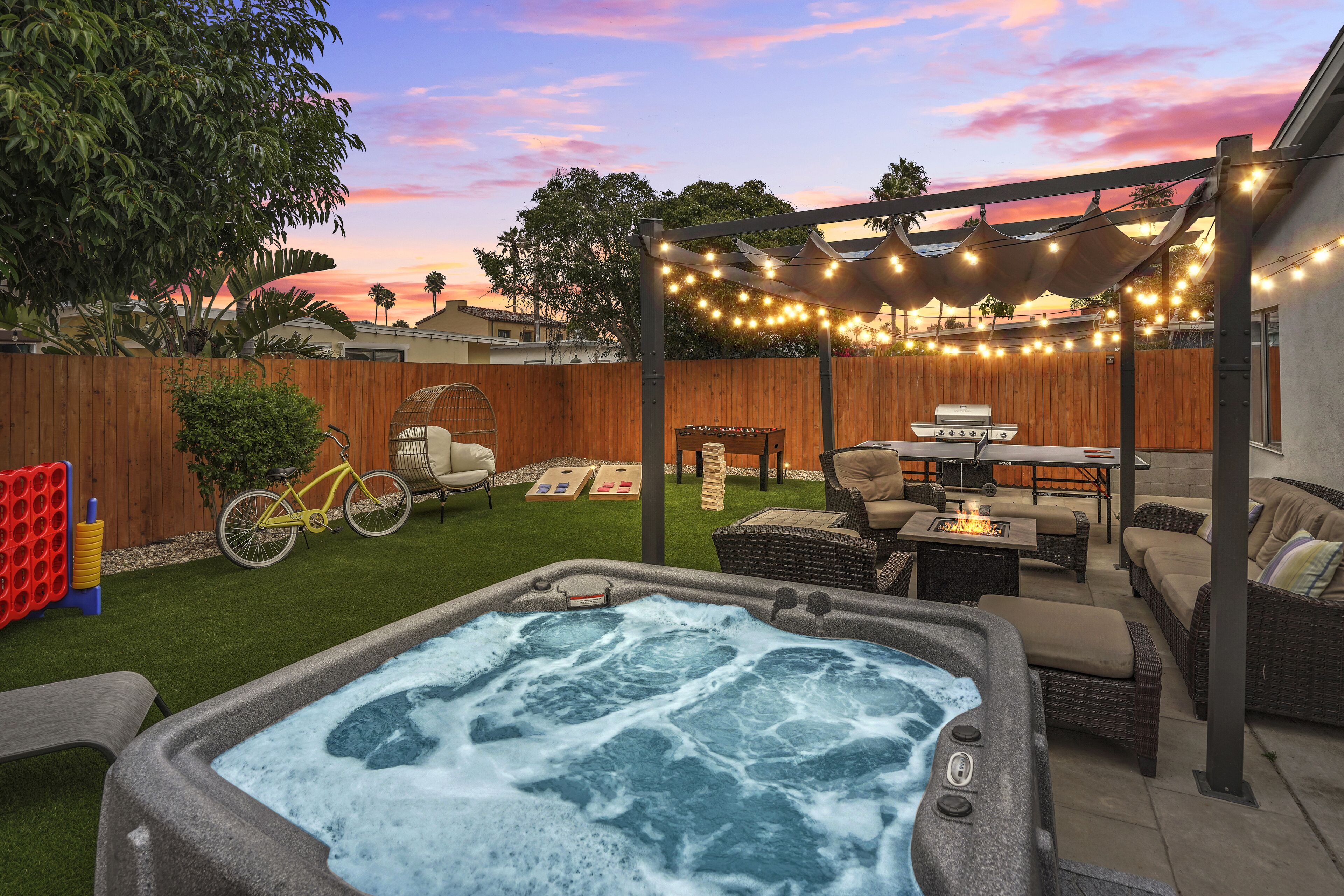 The Calypso Breeze, Jacuzzi, Fire Pit, Games, King Bed, One Minute Walk to Beach