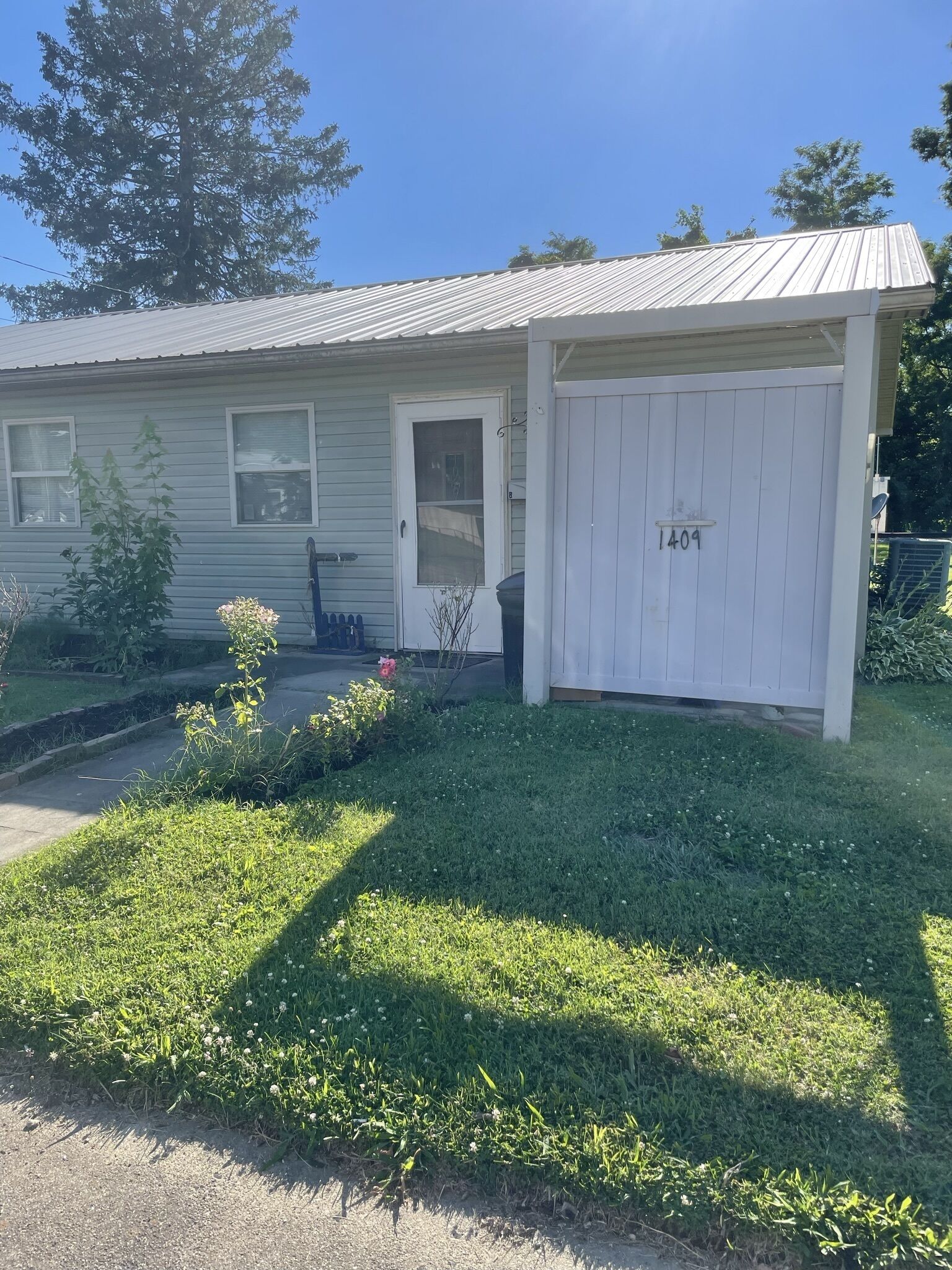 Cozy Little Get-Away located in downtown Point Pleasant!