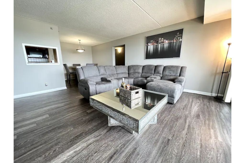 High Rise Luxury Apartment Downtown Detroit