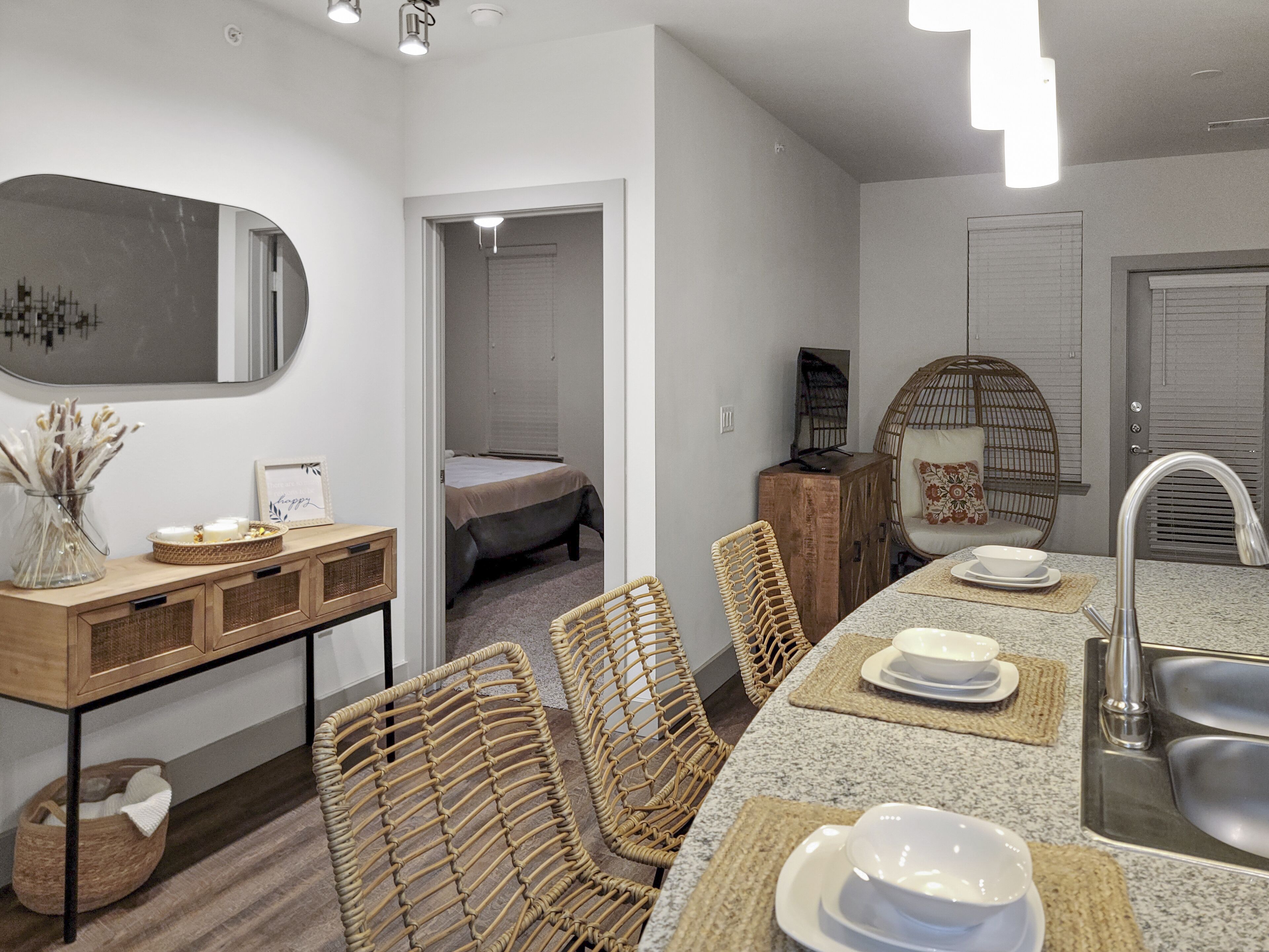 → ★☆ Lux & Boho Apt. ★☆ near DT - PET FRIENDLY ♥