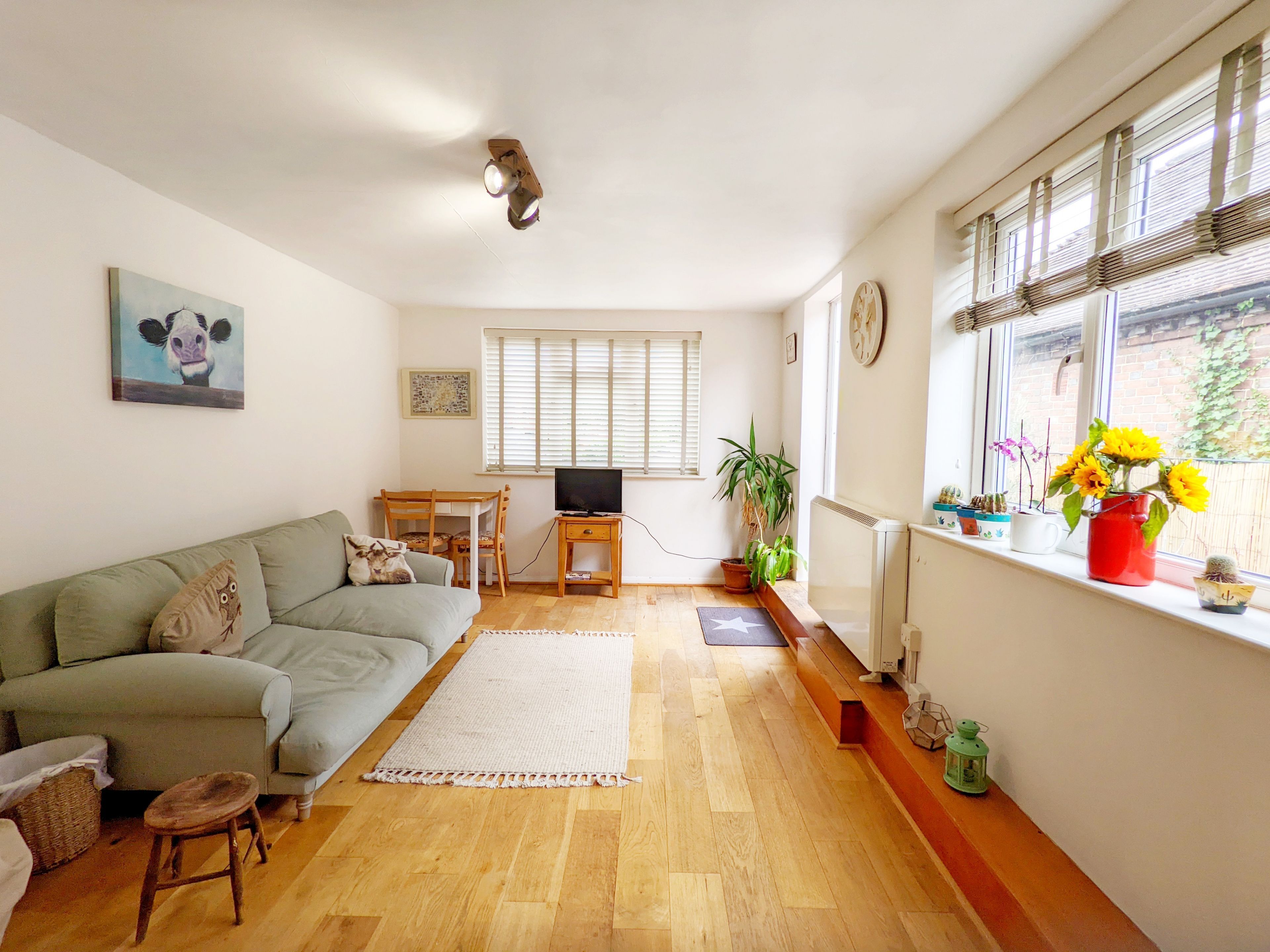 Robins Rest, Billingshurst - sleeps 4 guests  in 2 bedrooms